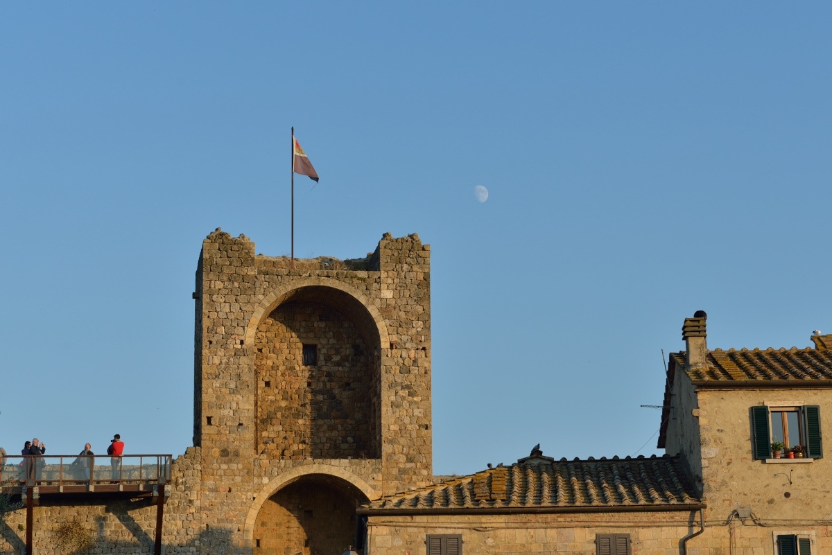 Luna a Monteriggioni