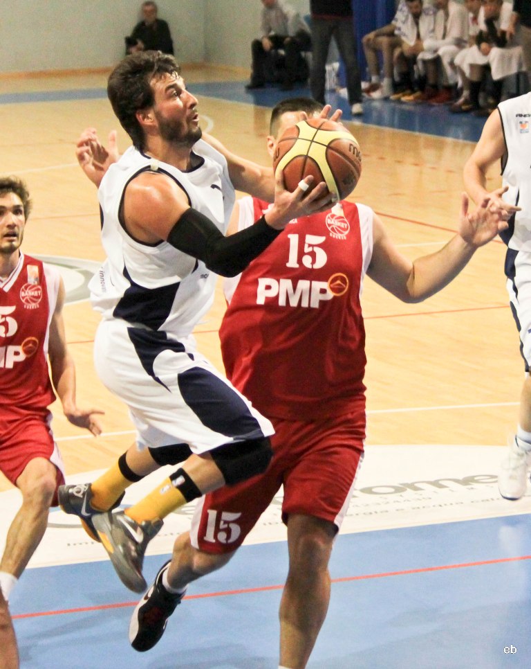 Galiazzo vola a canestro