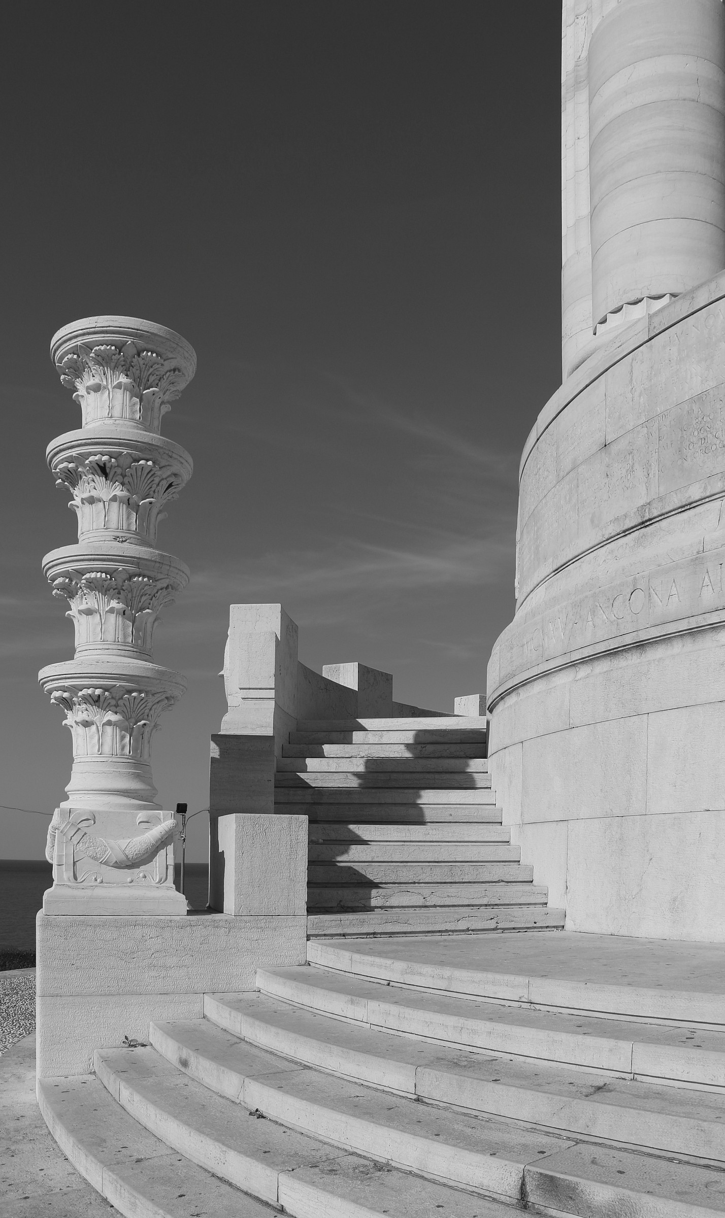 in giro per Ancona...Monumento ai Caduti 1