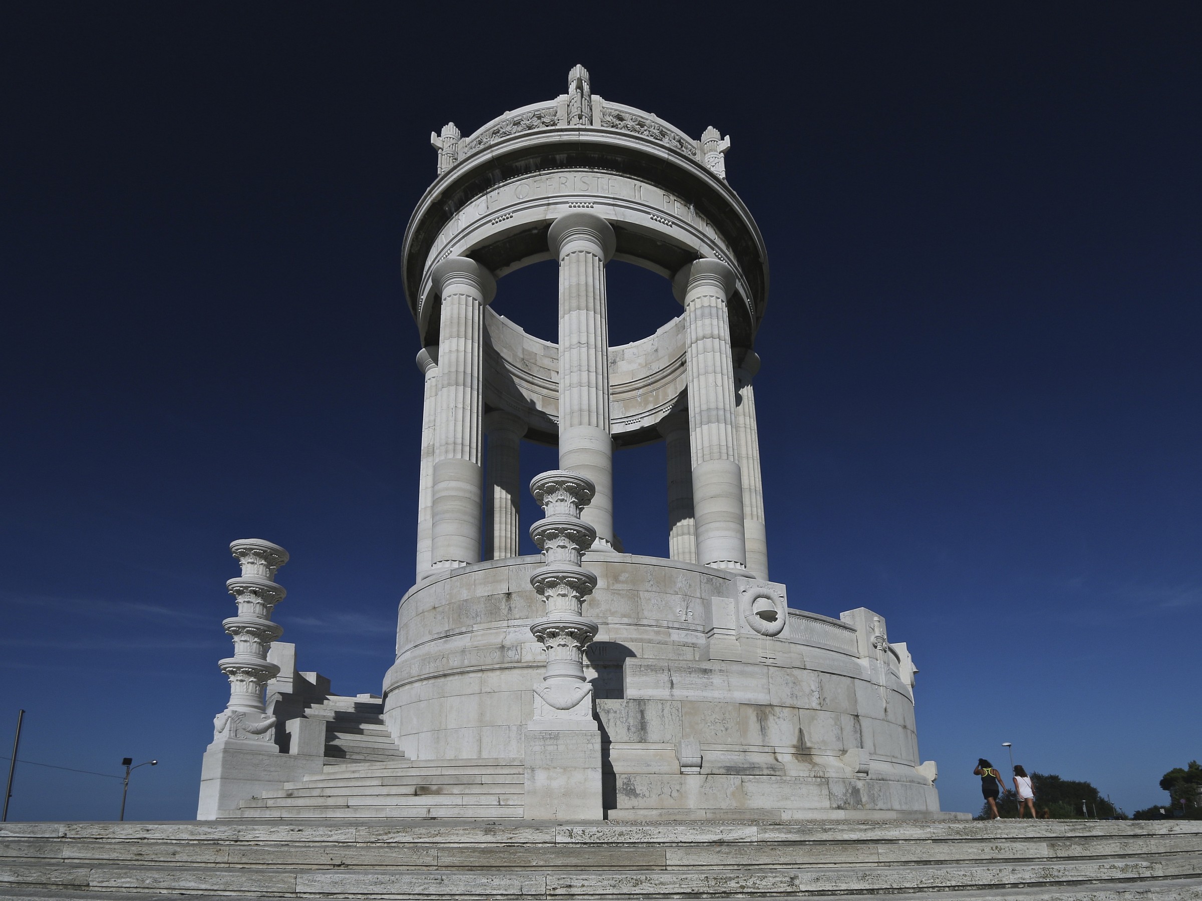 in giro per Ancona...Monumento ai Caduti 2