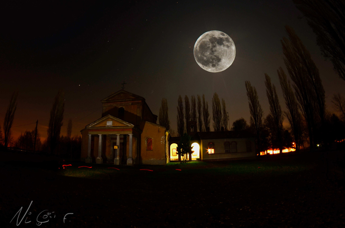 San Michele in Insula in notturna