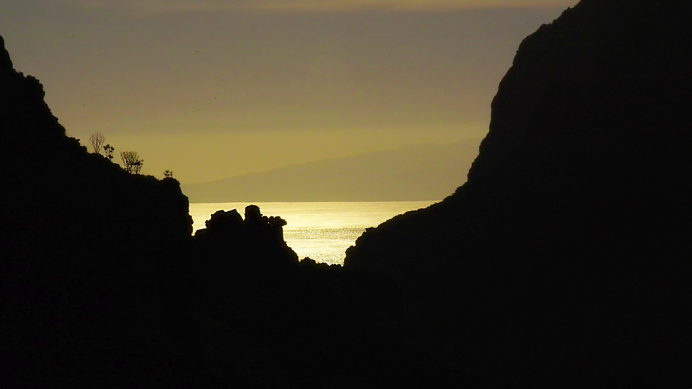 Over the obstacle the infinite ocean. Masca 2