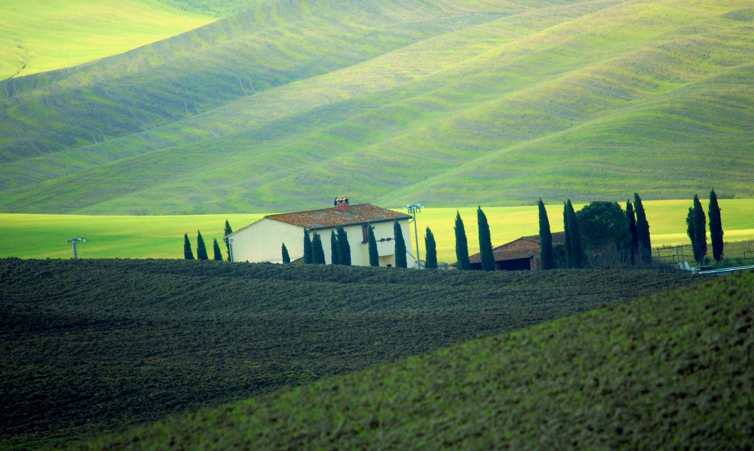 la Val d'Orcia ancora in fiore
