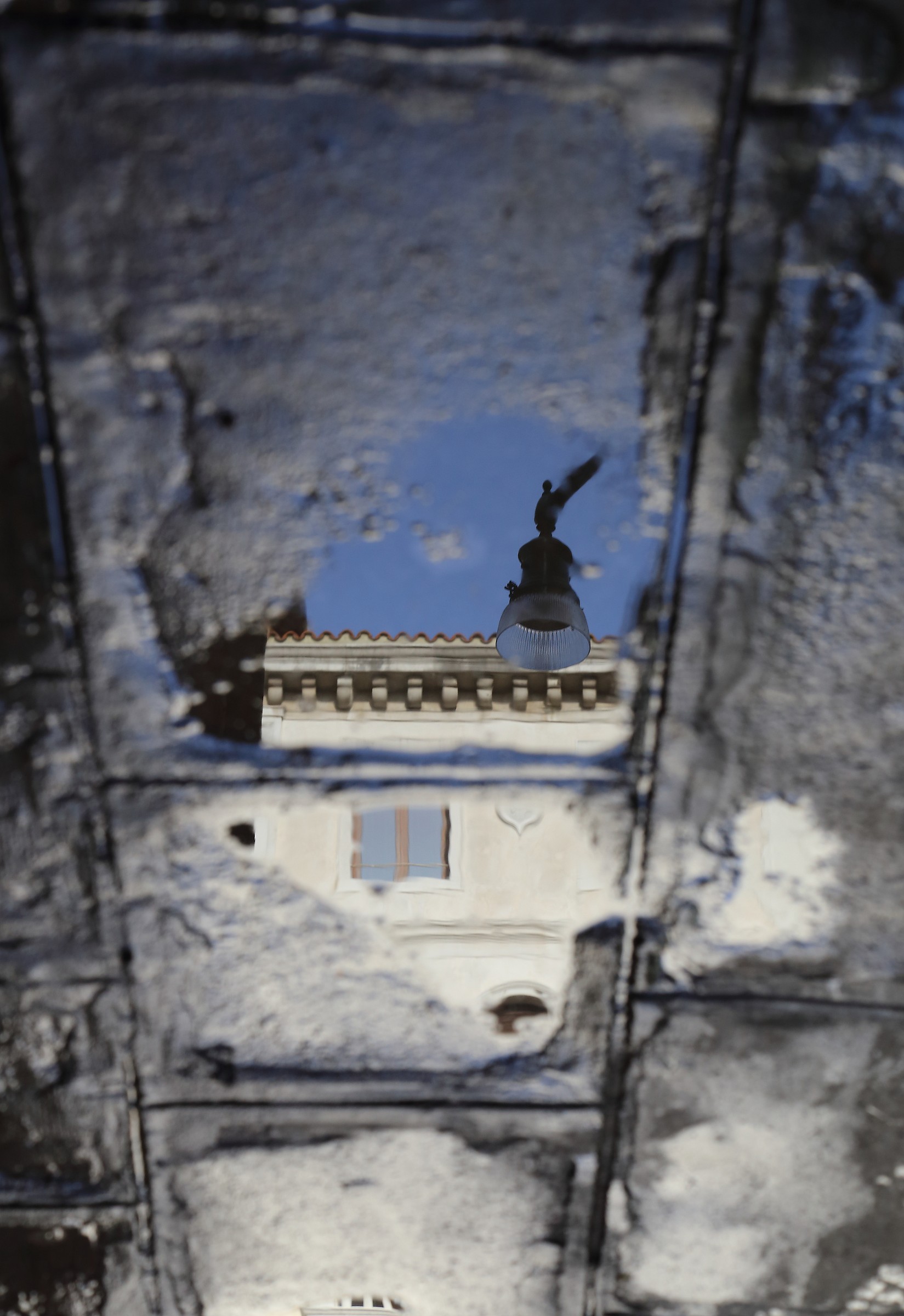 Il lampione riflesso.