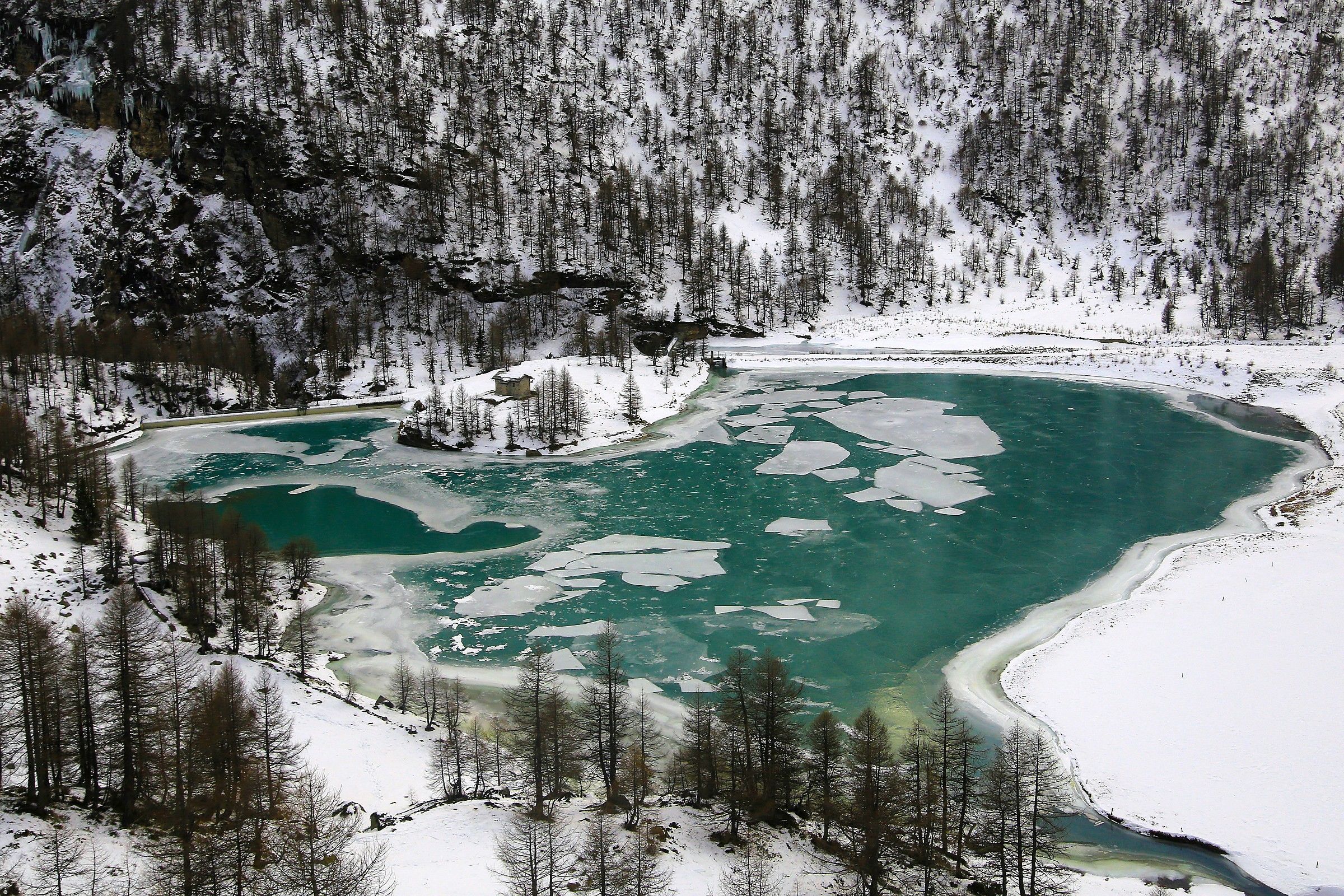 The little house on the lake