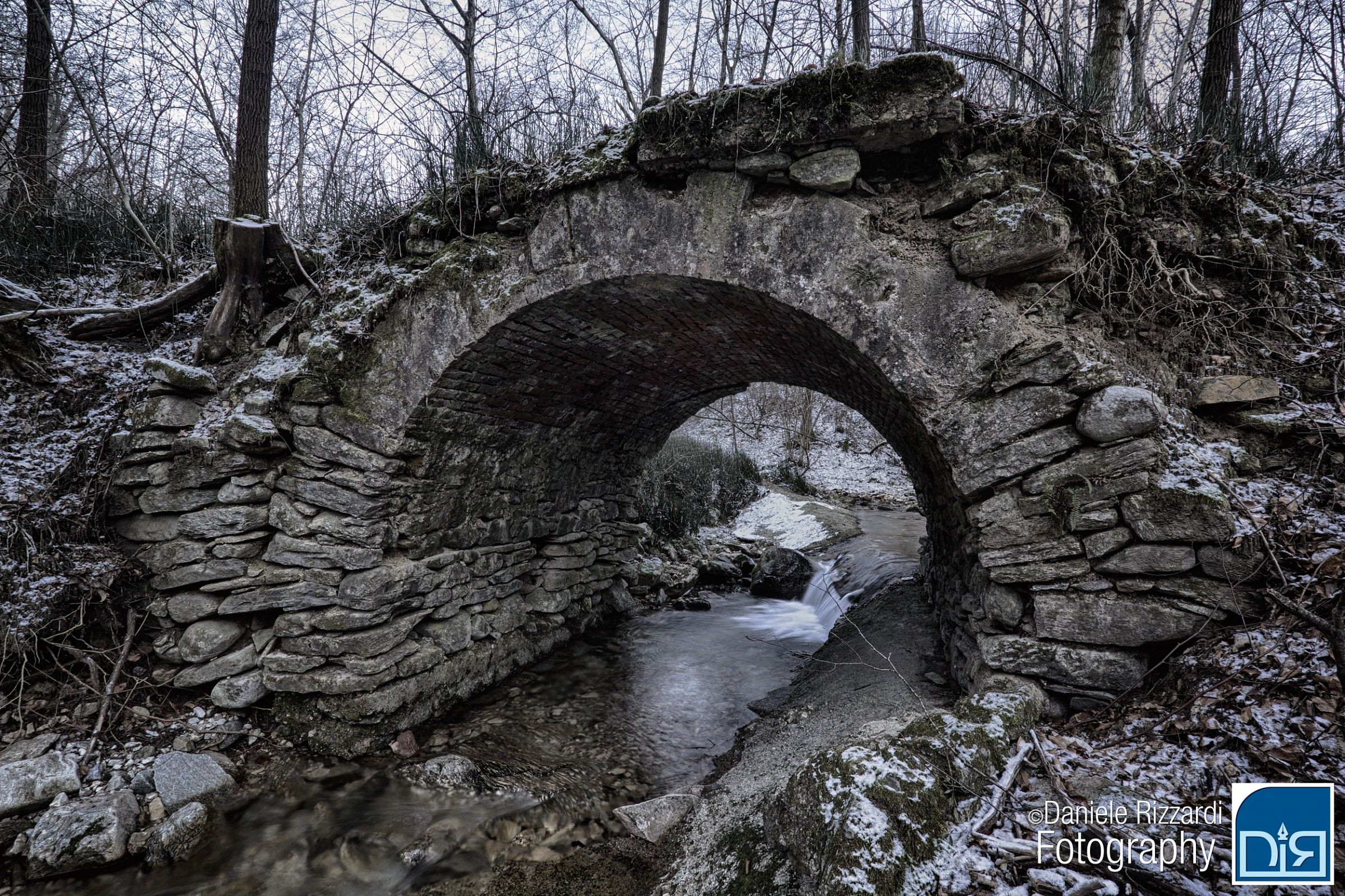 Torrente d'inverno - Castel Cabiaglio (va) HDR