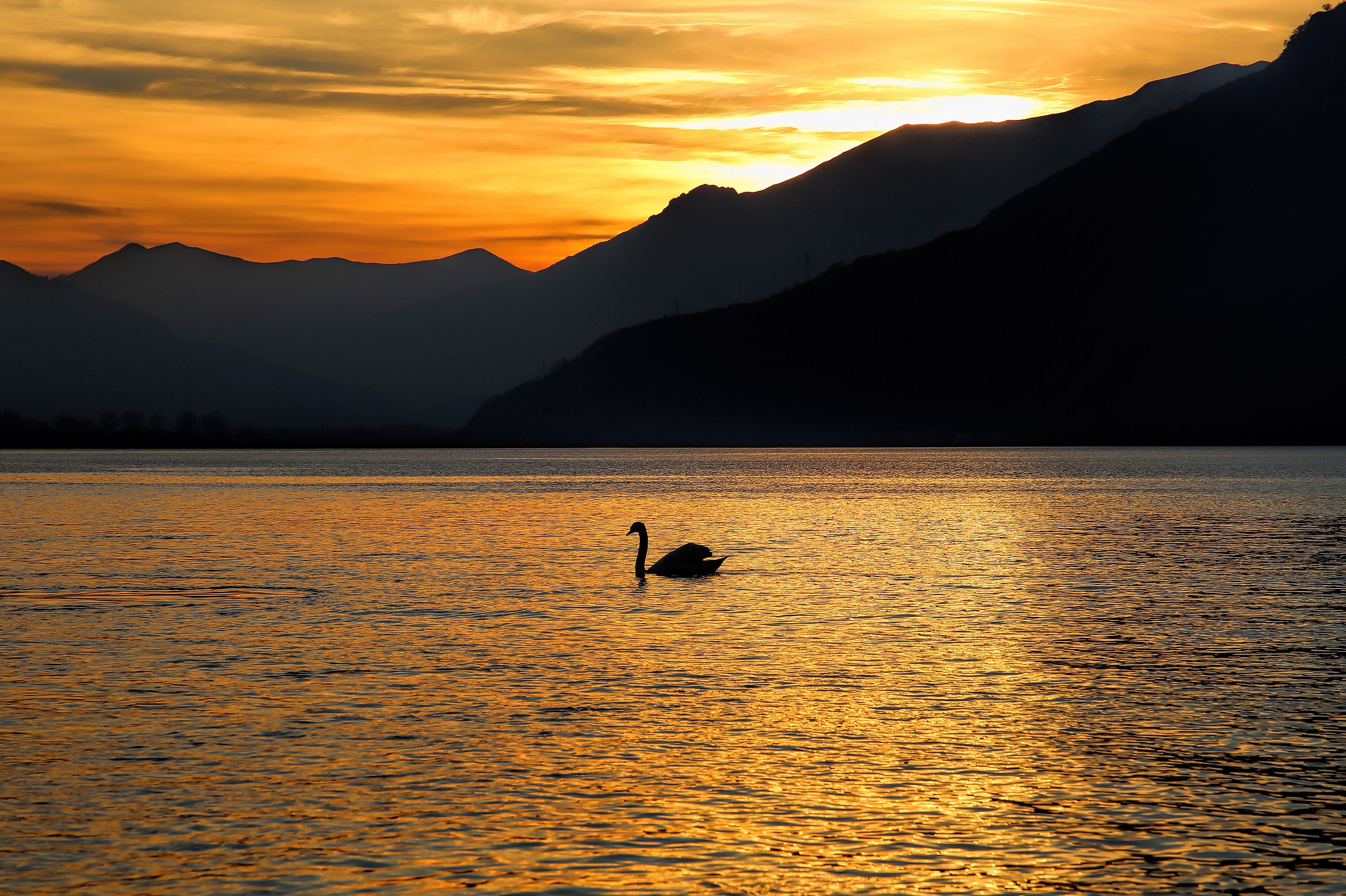 tramonto sul lago