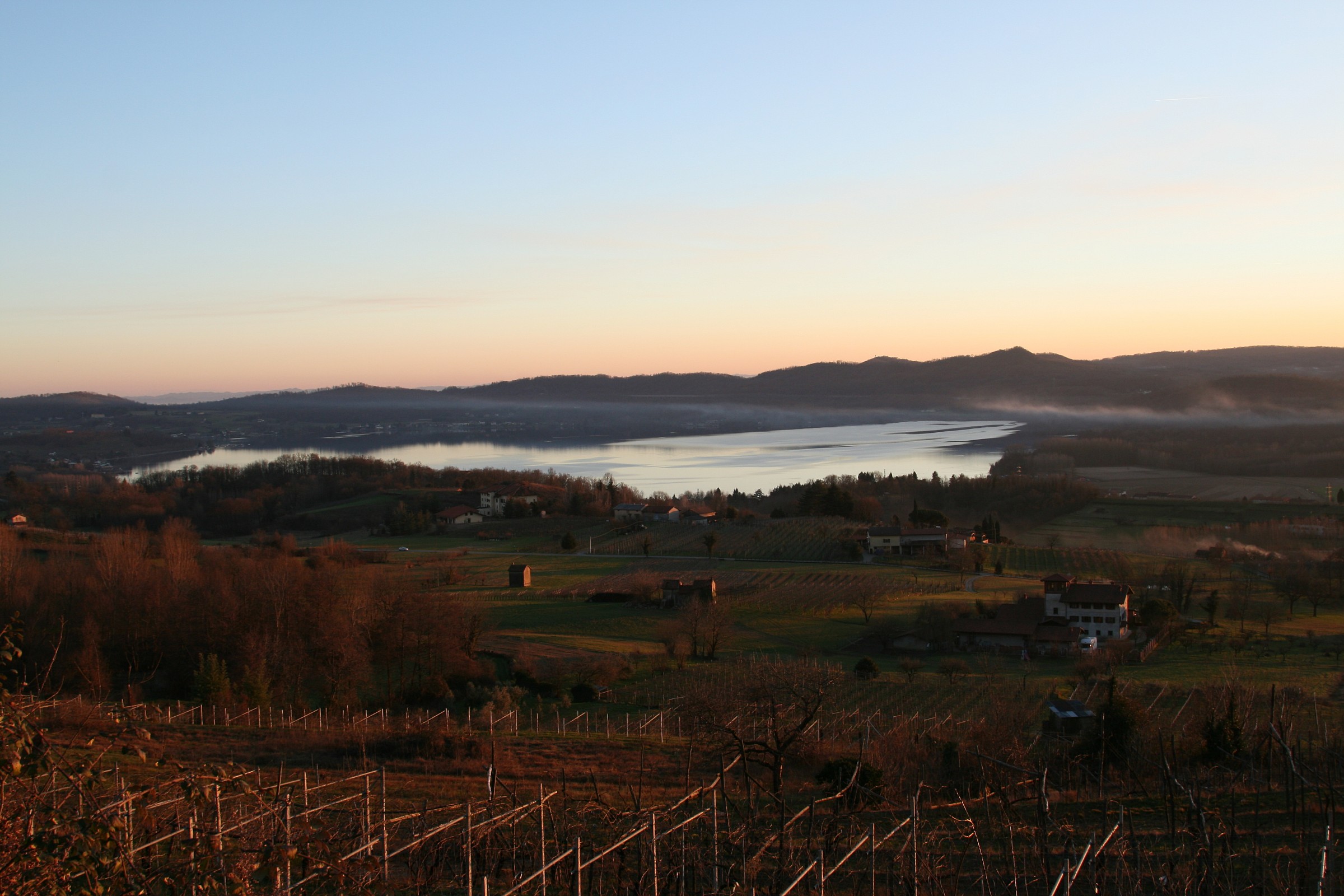 Lago di Viverone al tramonto
