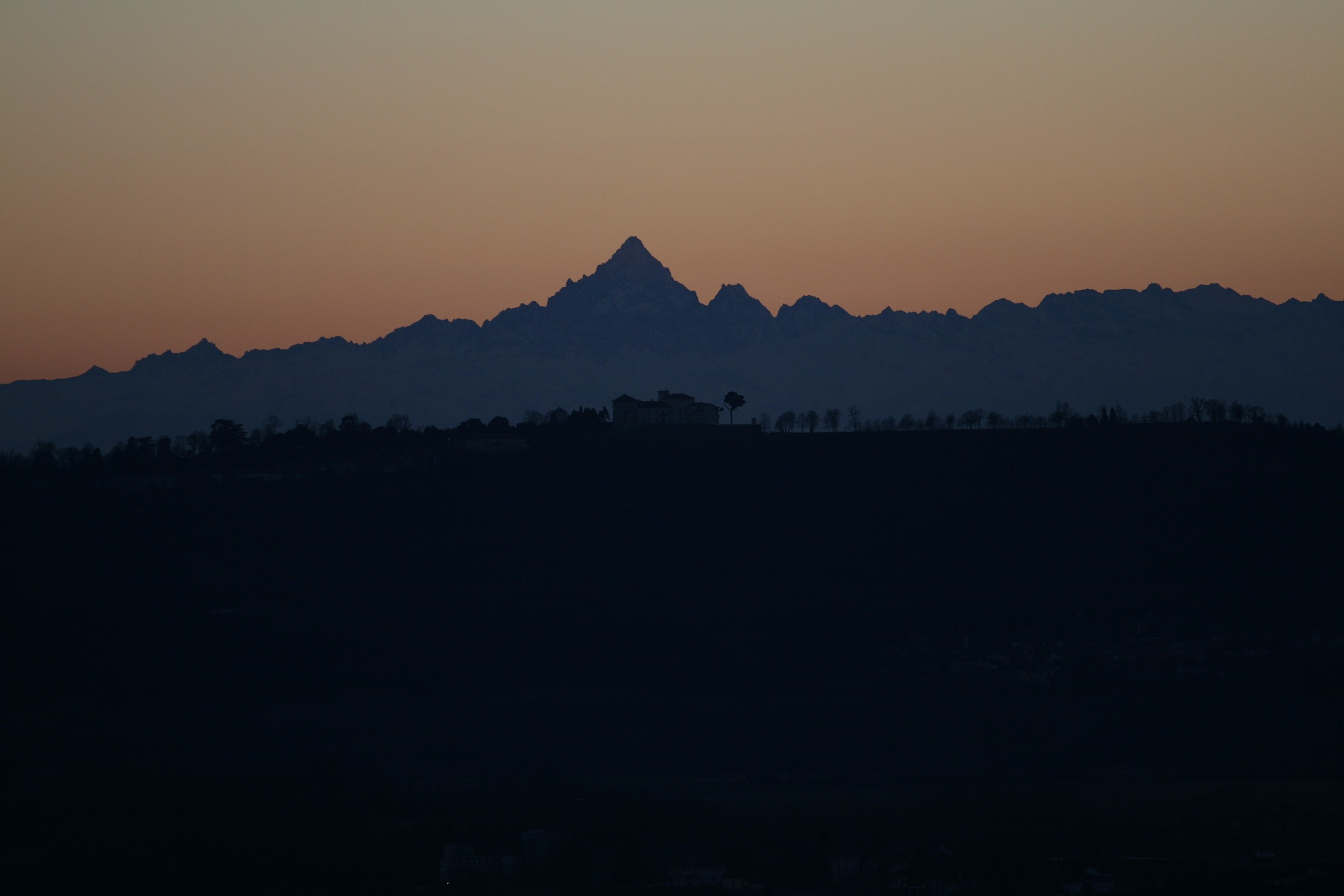 il castello di Masino e il Monviso