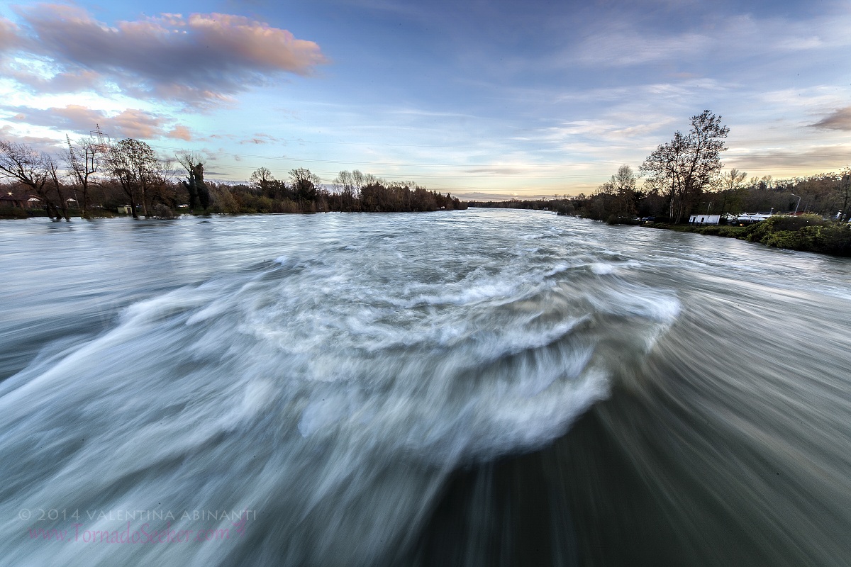Fiume Ticino in piena.