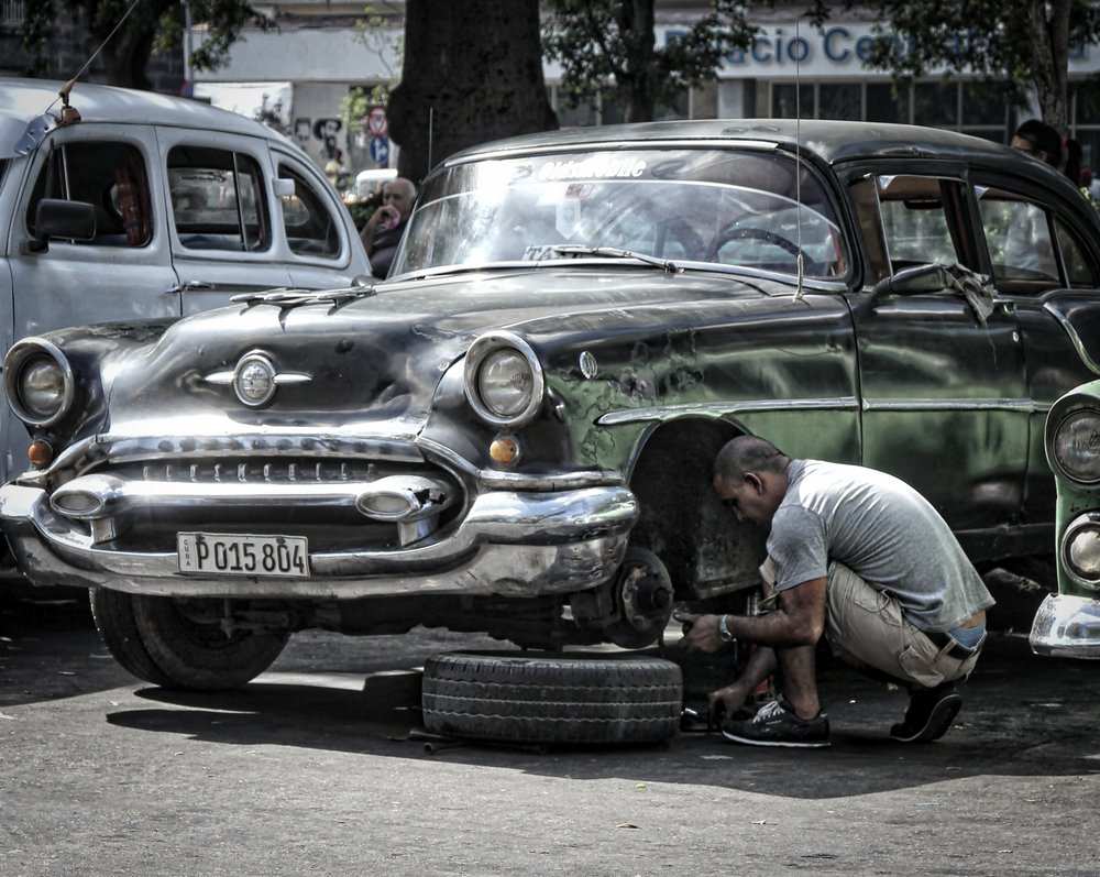 el ponchero..(gommista)