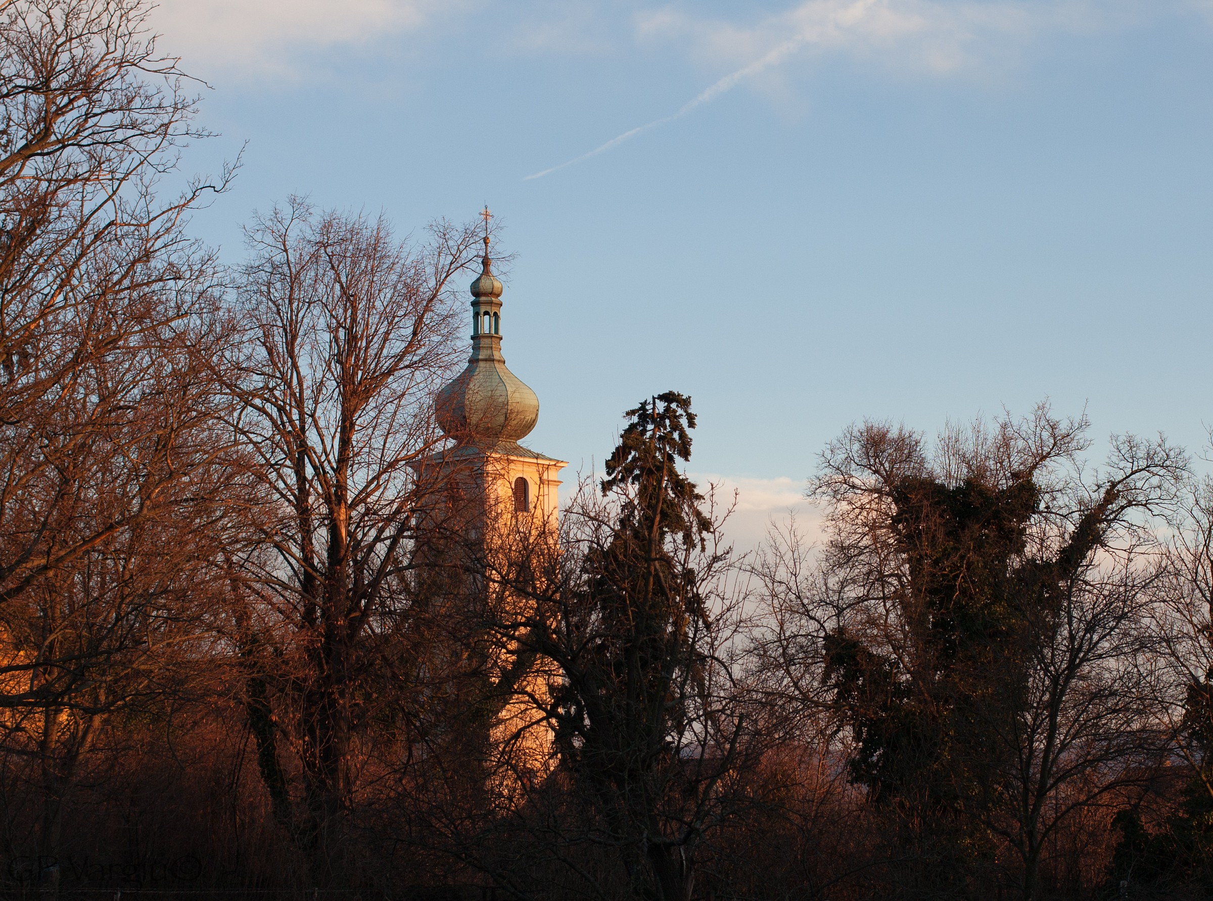 Cachtice chiesa al tramonto