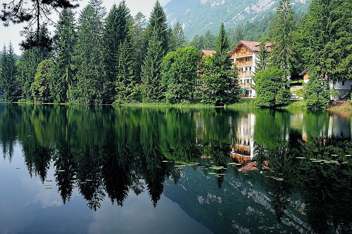 reflections in the lake of Cei 2