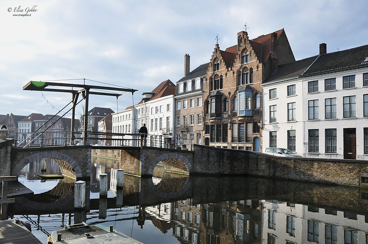 Old bridge Dutch style - Brugges