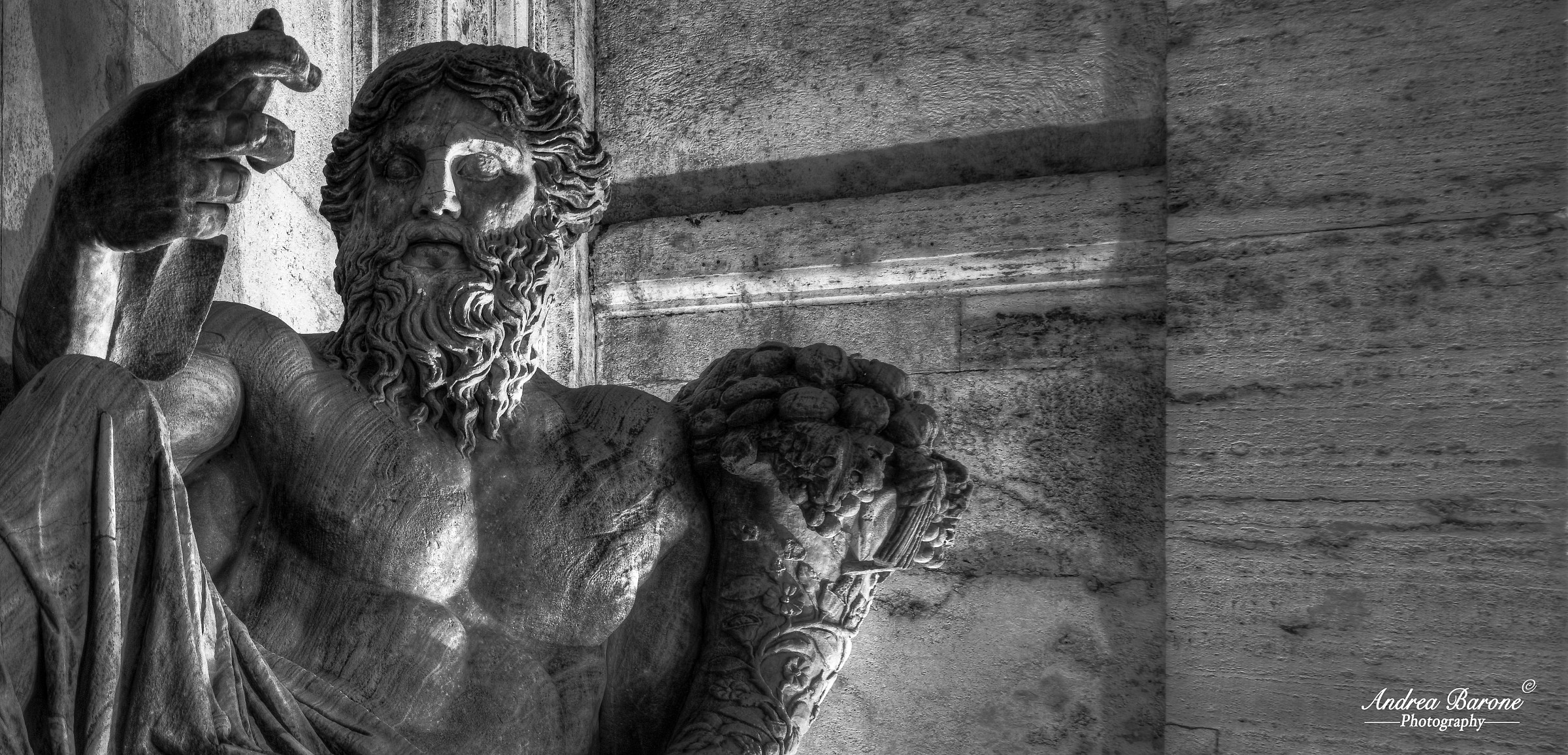 B&W Tiberinus Statue