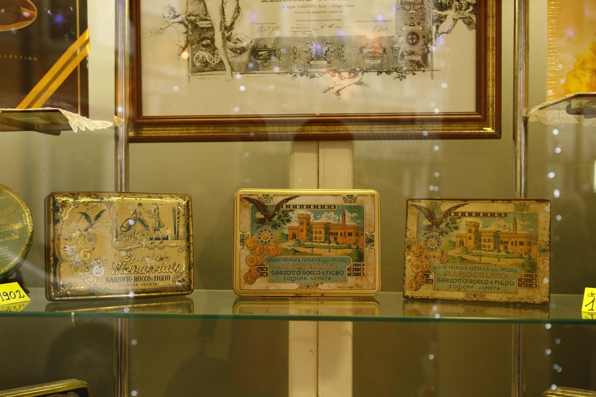 9. Festival of Almond - Antique store Garzotto