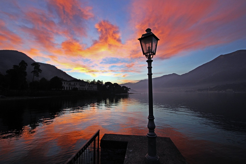 tramonto sul lago di Como