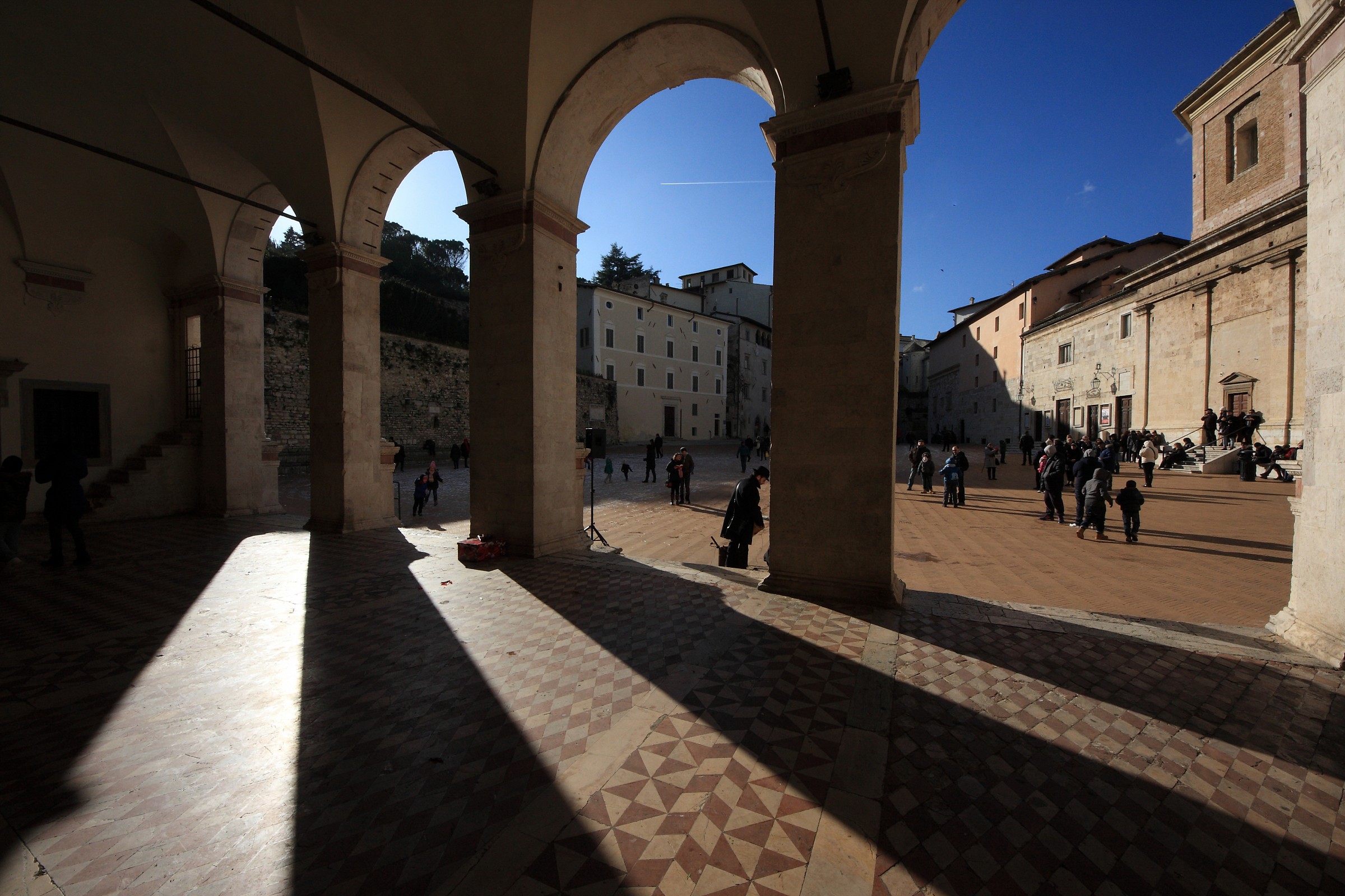 Spoleto - Piazza del Duomo - Luci e ombre