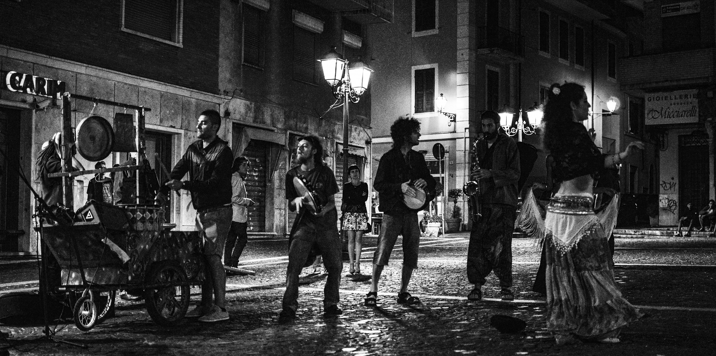 Piazza Plebiscito, belly dancing