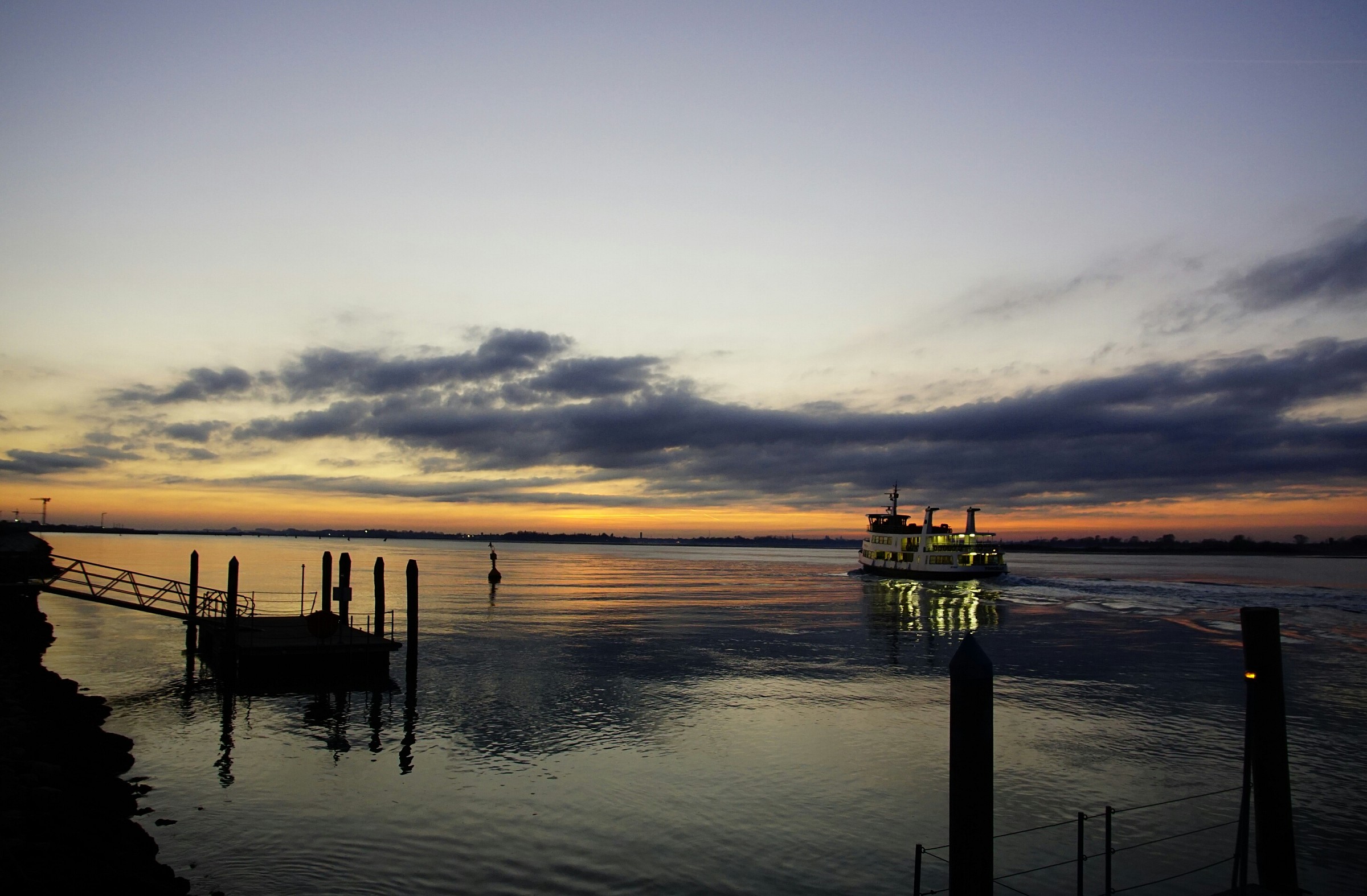 Prima del buio verso venezia