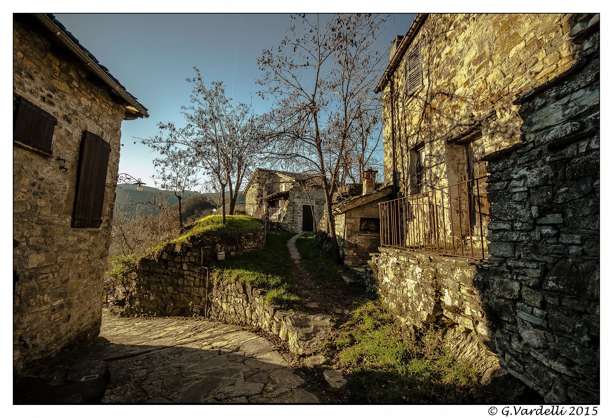 Walking through the streets of Brugnello