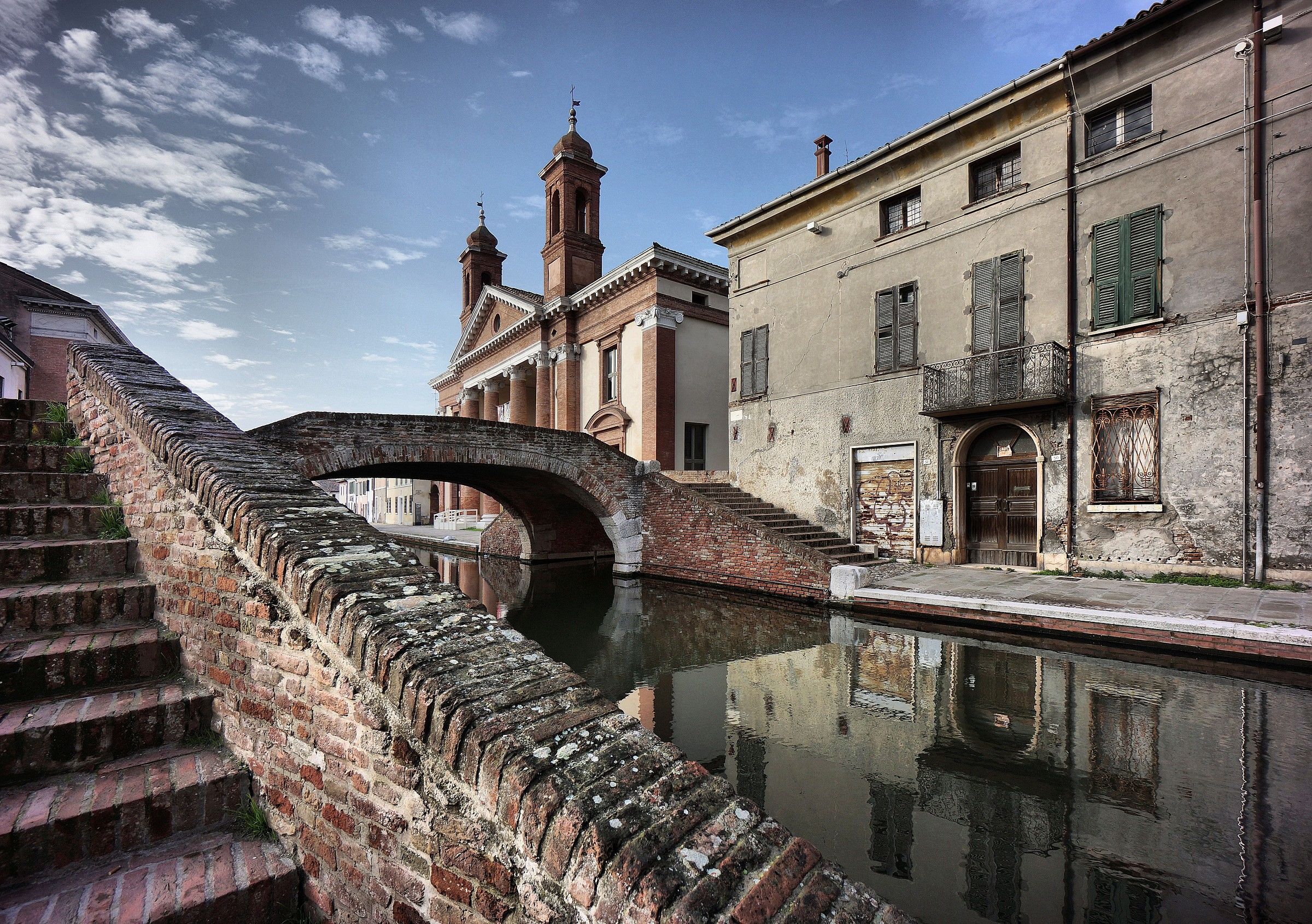 Uno scorcio dal ponte di pietre