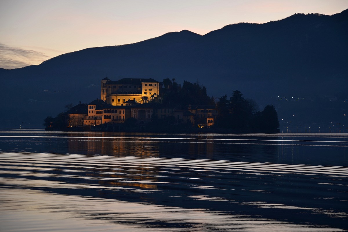 Il crepuscolo a San Giulio