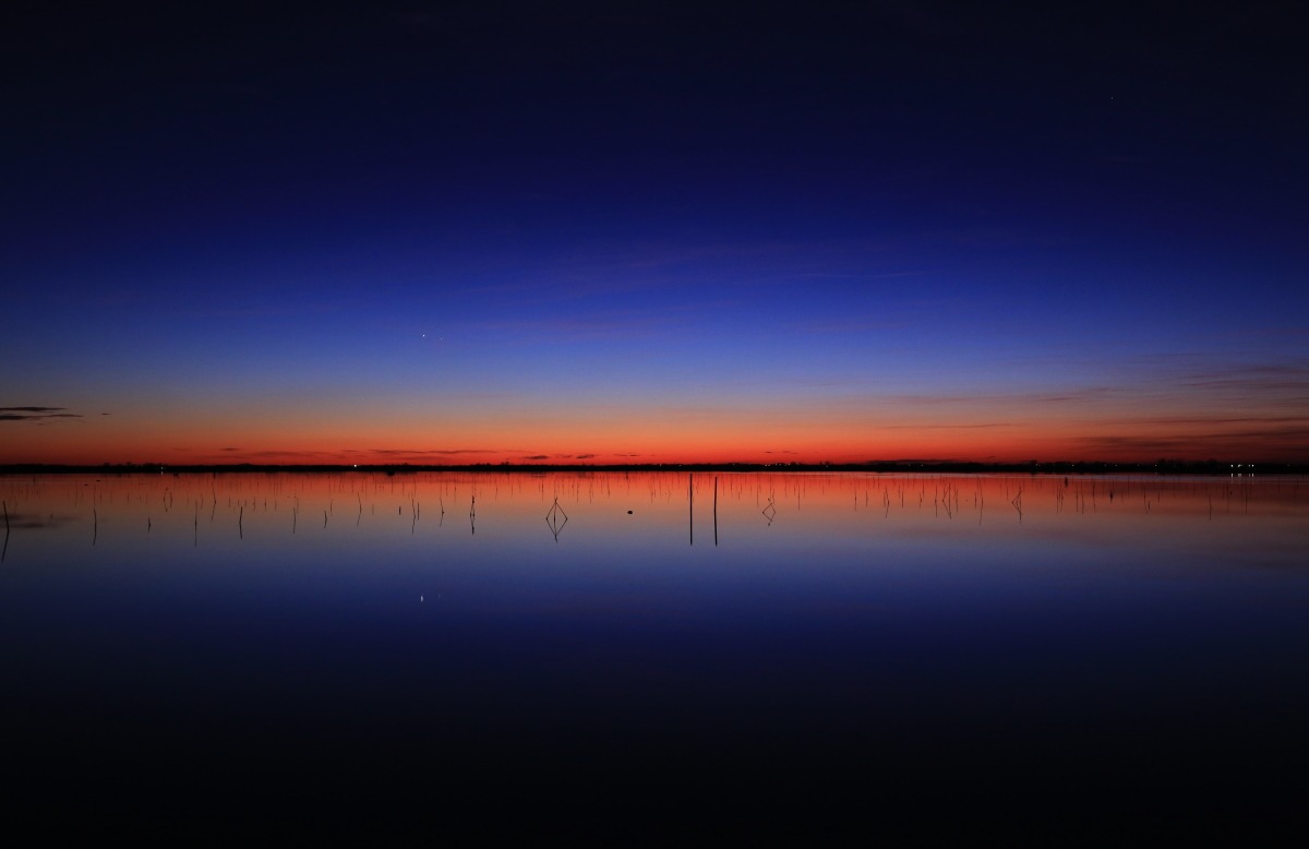 La laguna si specchia