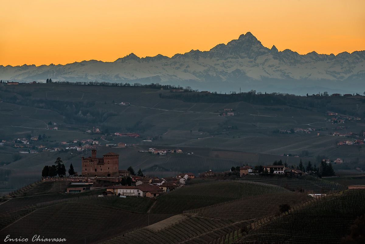 A mild winter evening in Langa