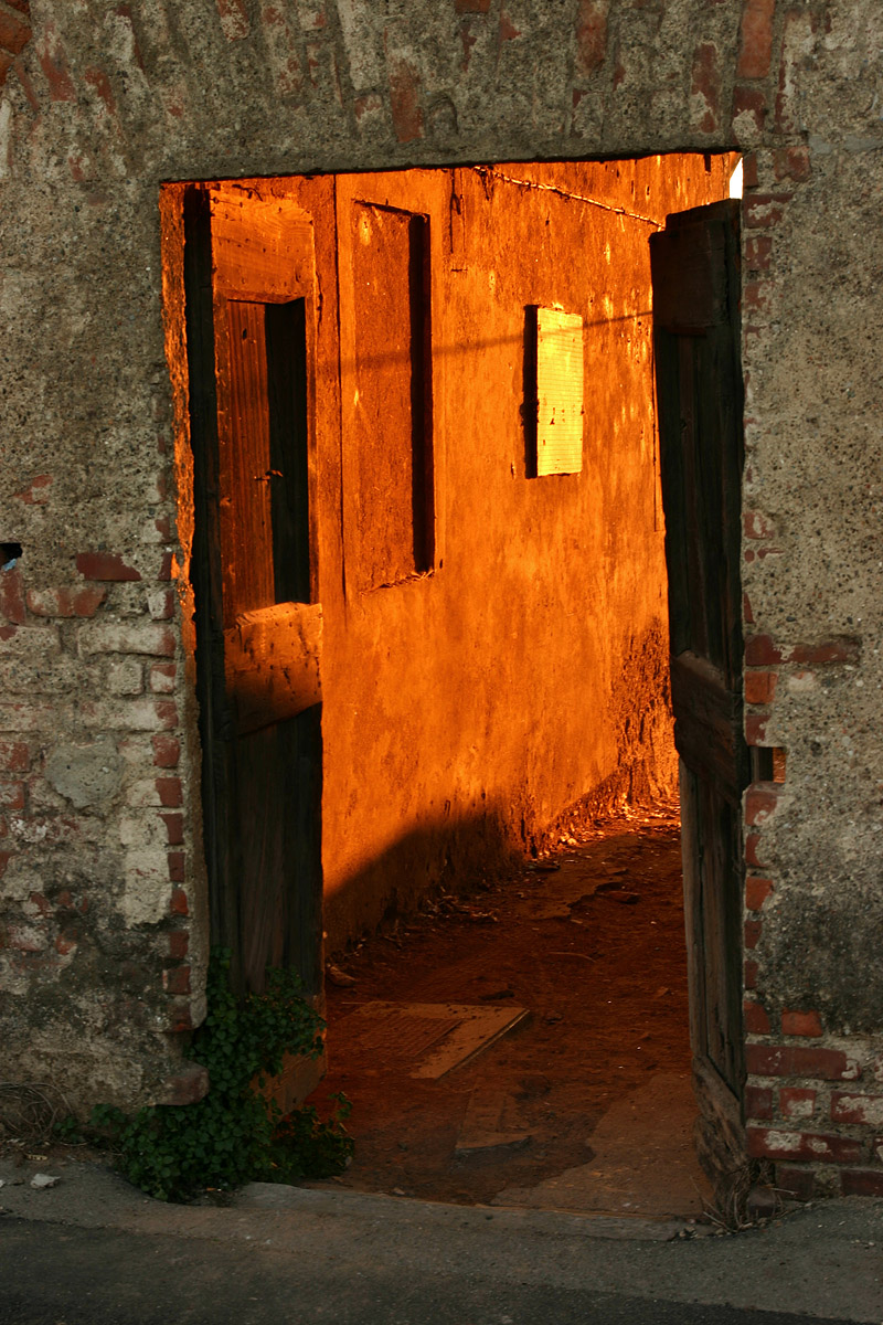 La porta sull'ultima calda luce