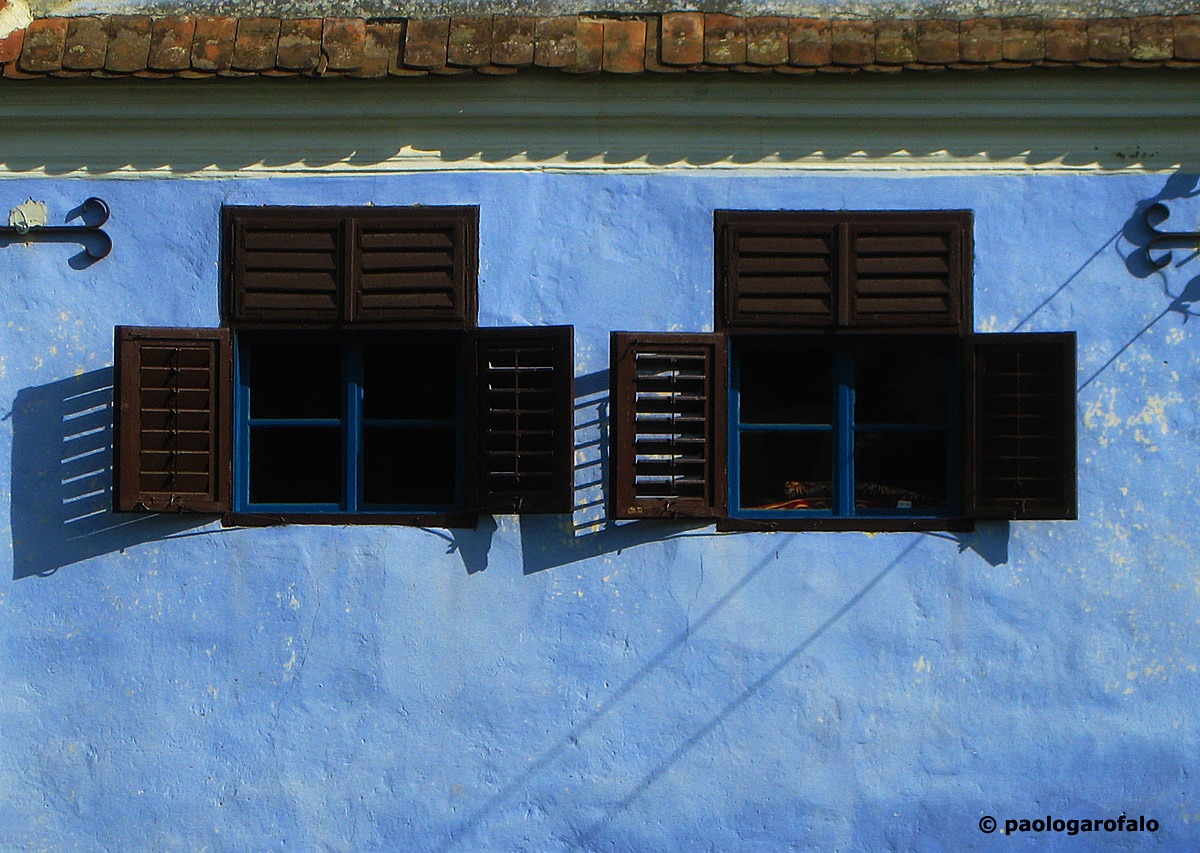 Two windows in blue