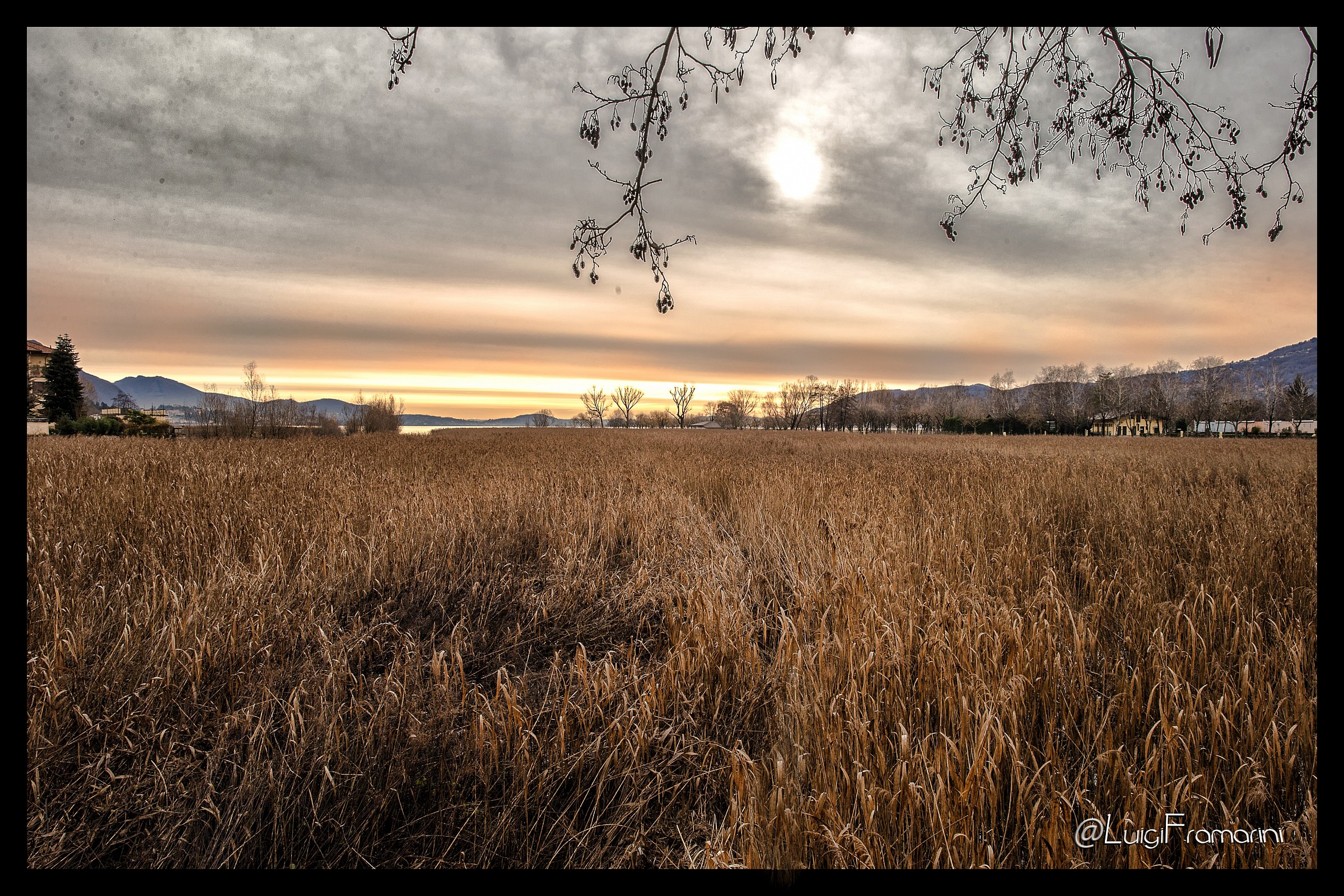 rosso . . . dove il fiume Toce entra nel lago Maggiore