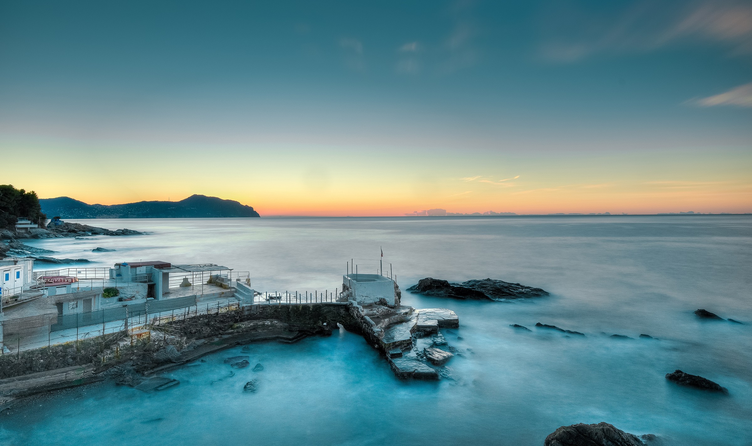 dawn on the walk Ge-Nervi