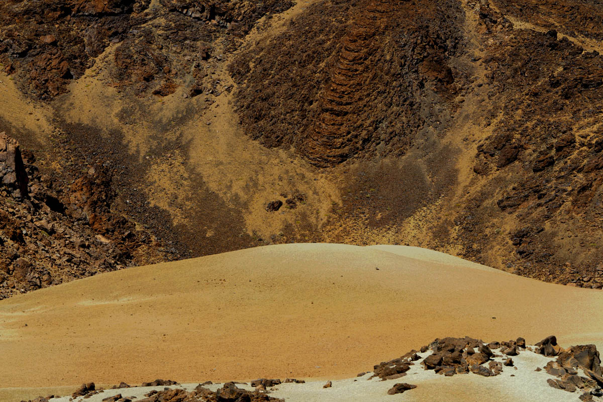 Red wall - canon 100 mm