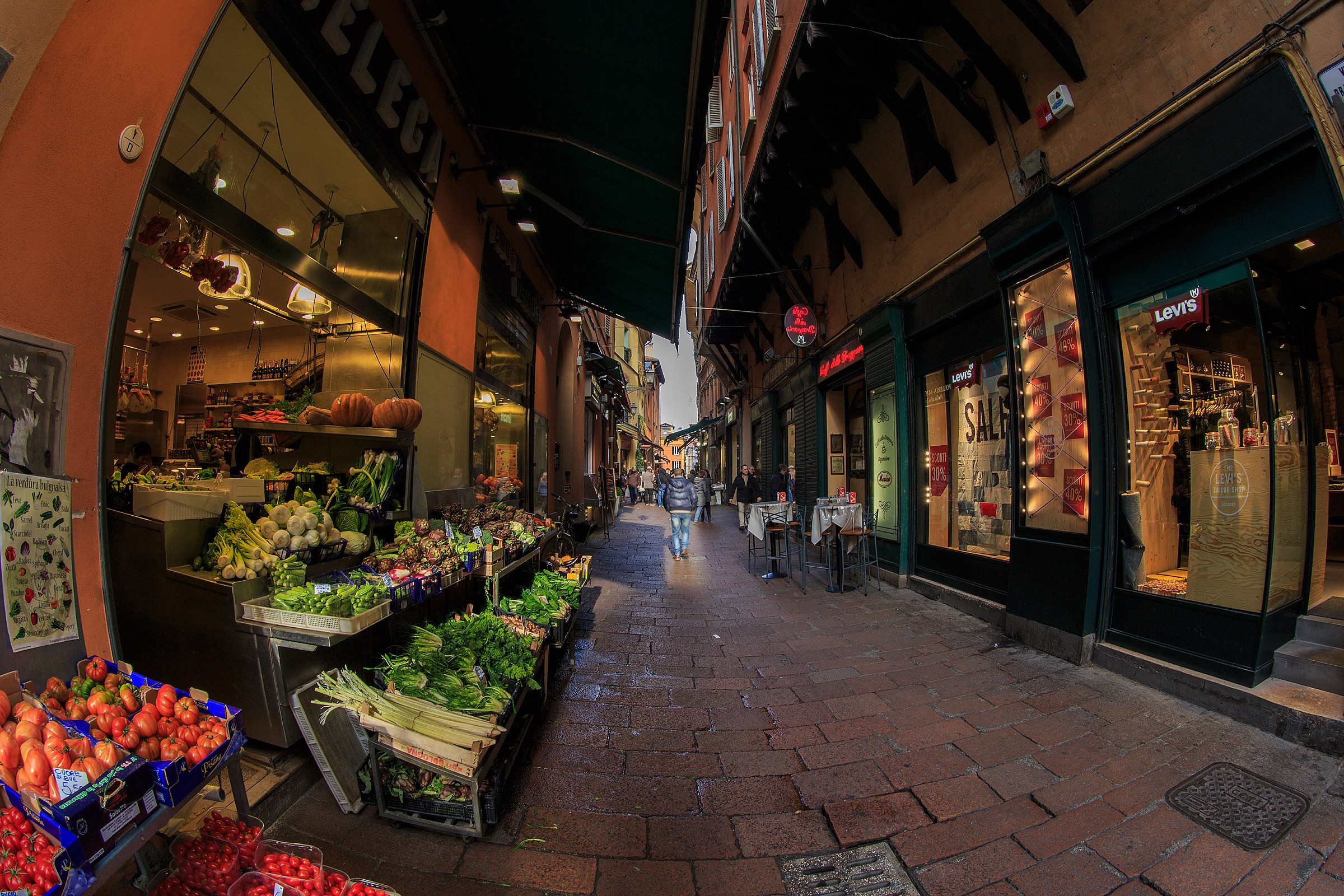 Passeggiando per i vicoli di Bologna