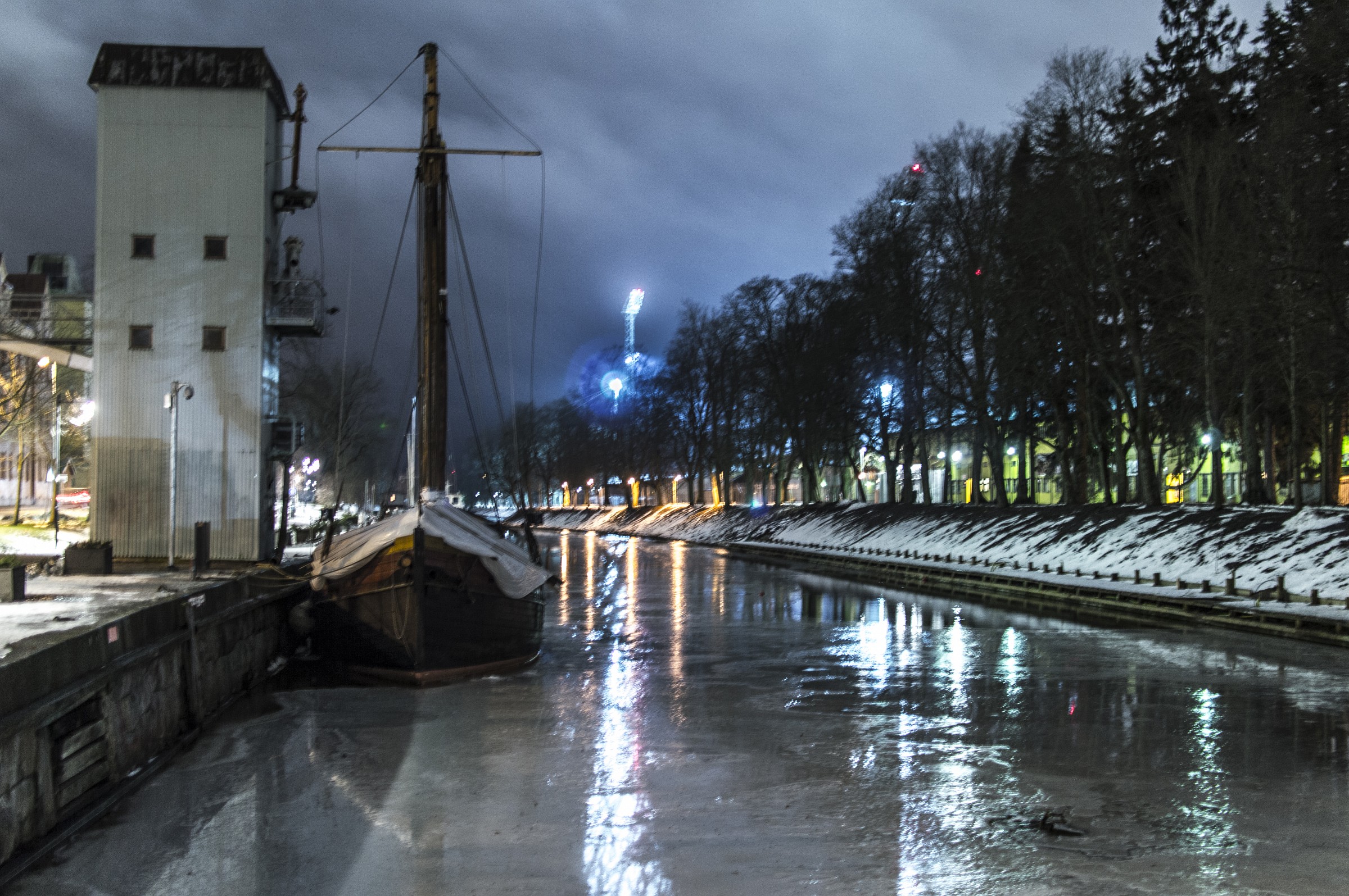 Il Fyris ghiacciato, notte