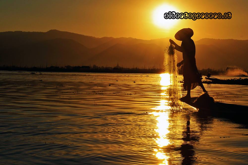 sunset on Inle Lake (Burma)
