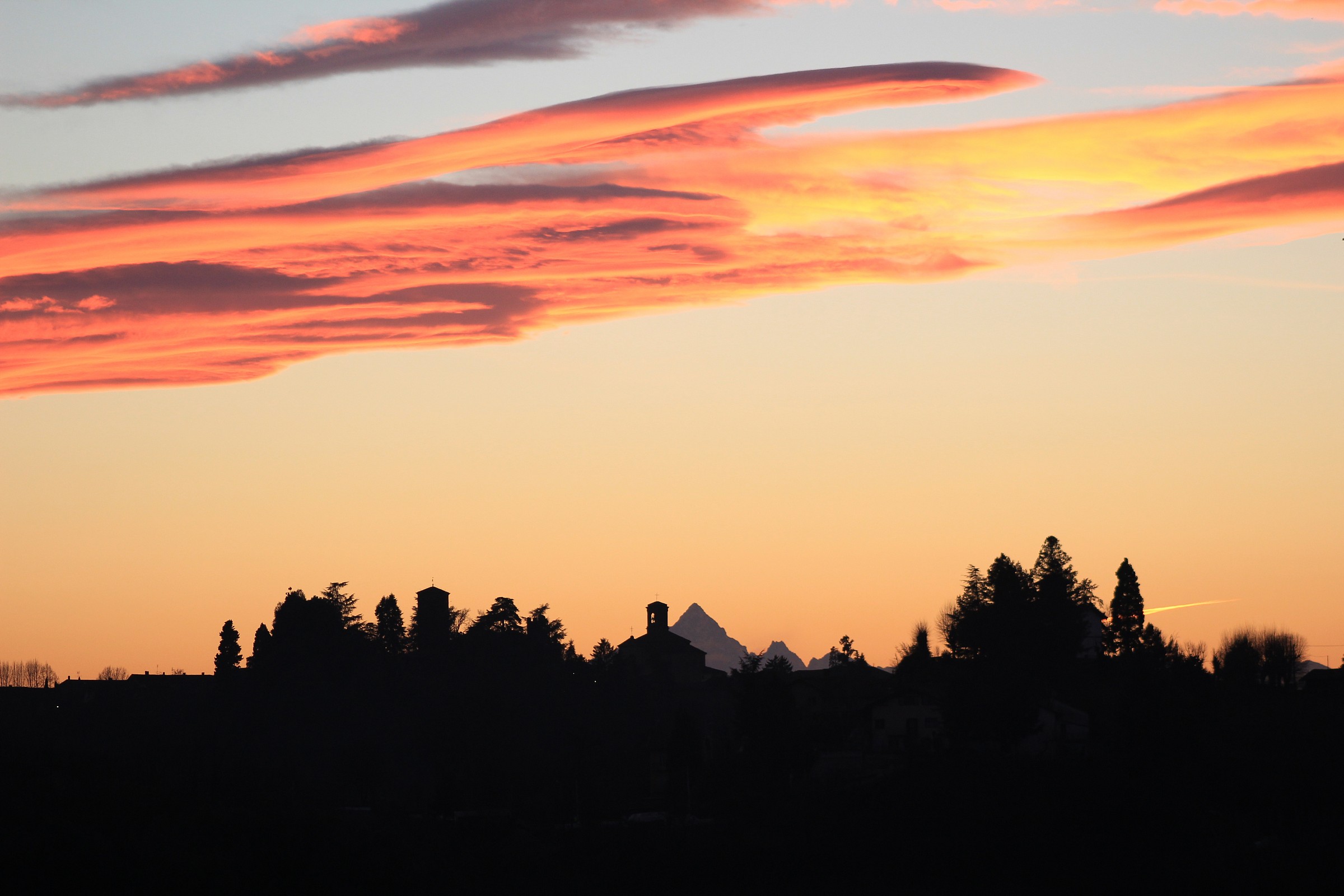 Red sky at night Monviso