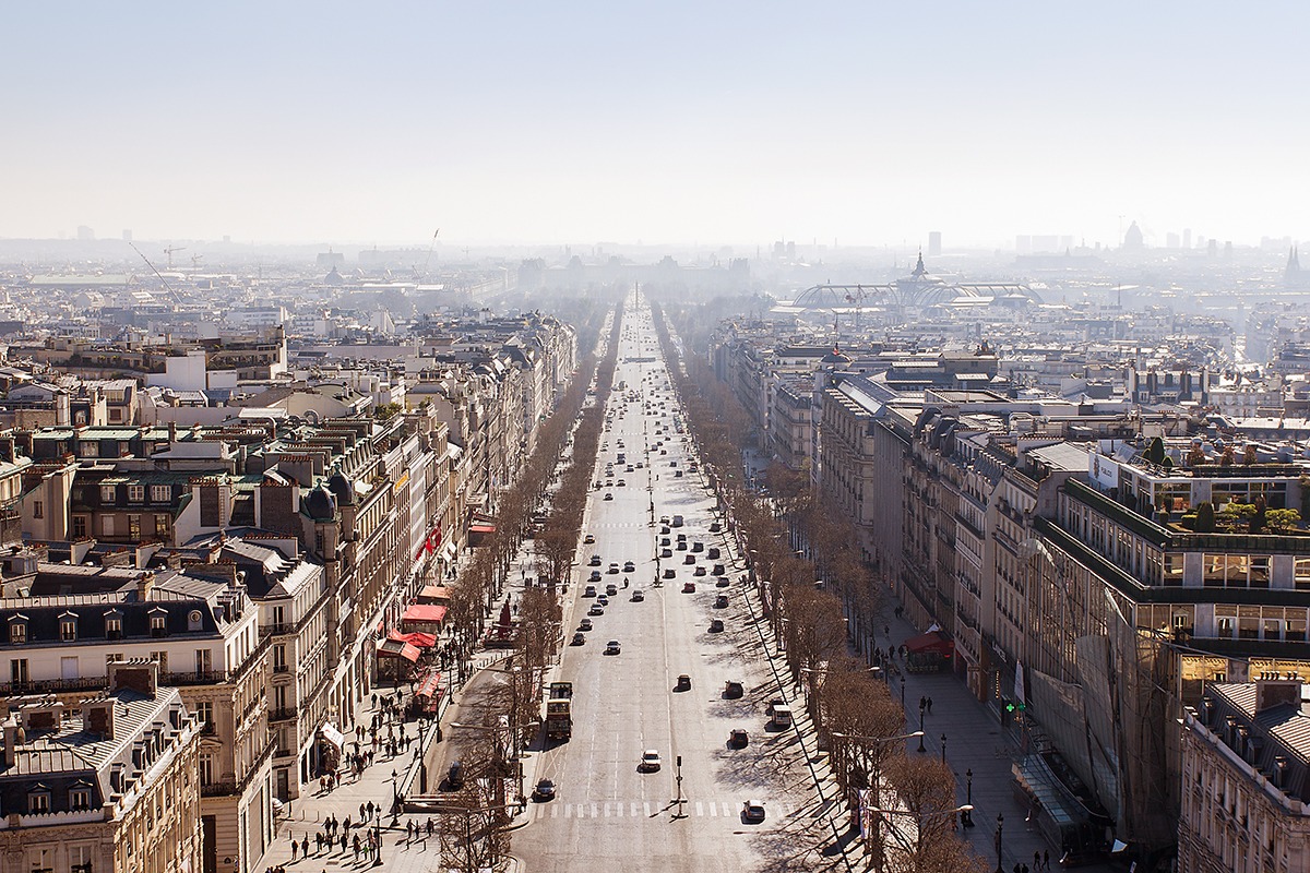 Champs Elisèes nella foschia