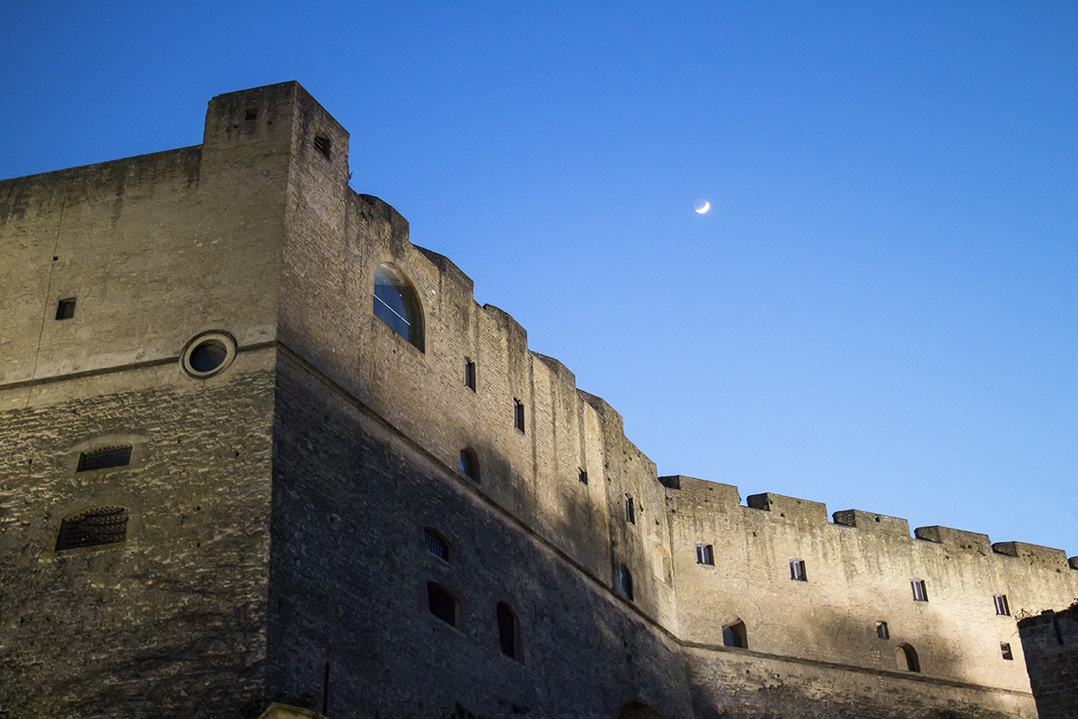Luna e Castel Sant'Elmo
