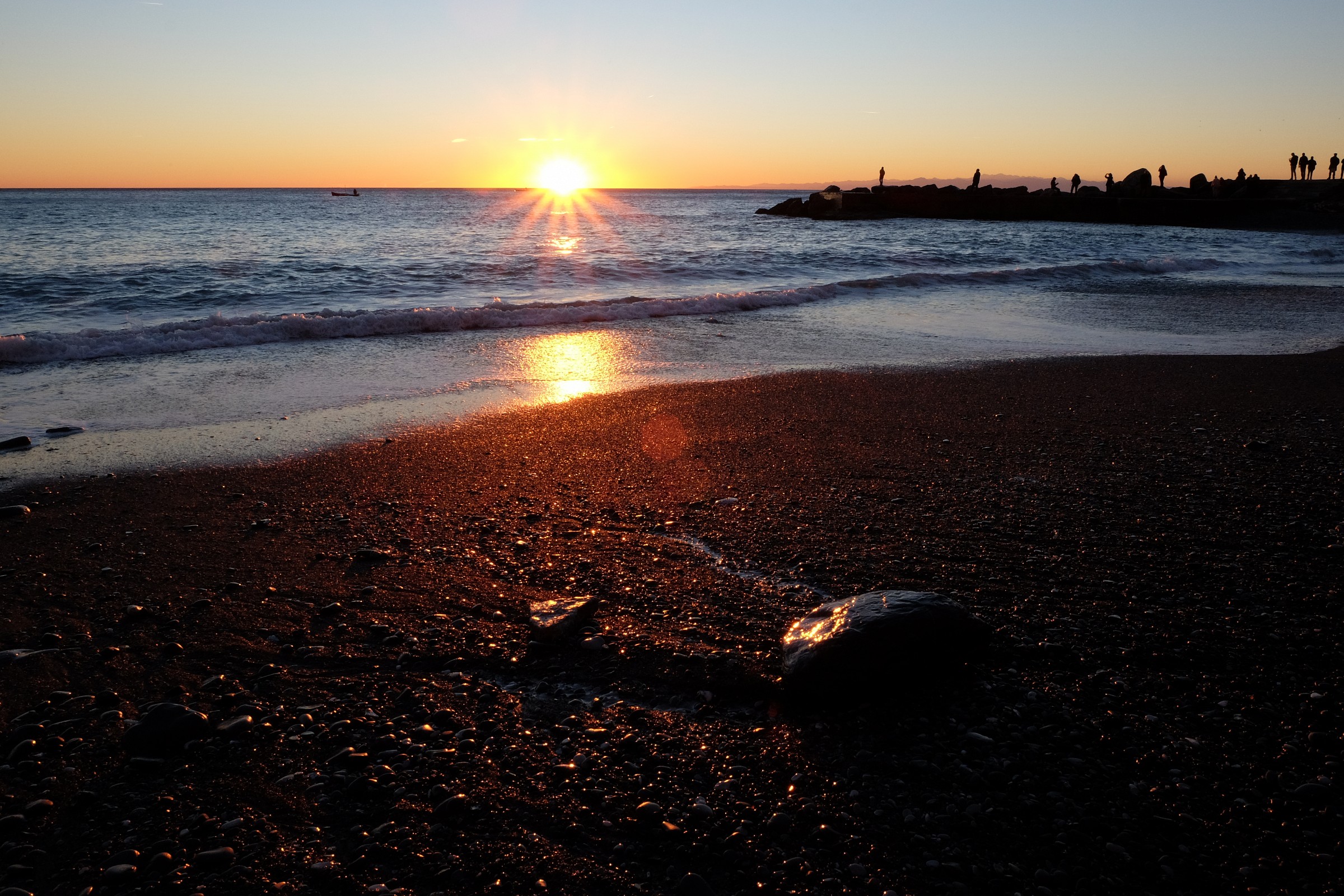 Anche le pietre si godono i tramonti.