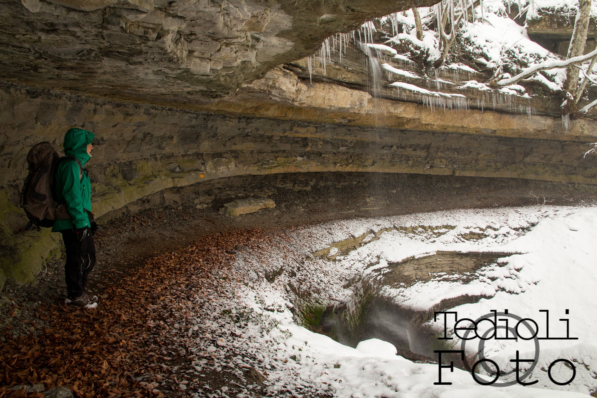 Cascata dell'Abbraccio sotto la neve
