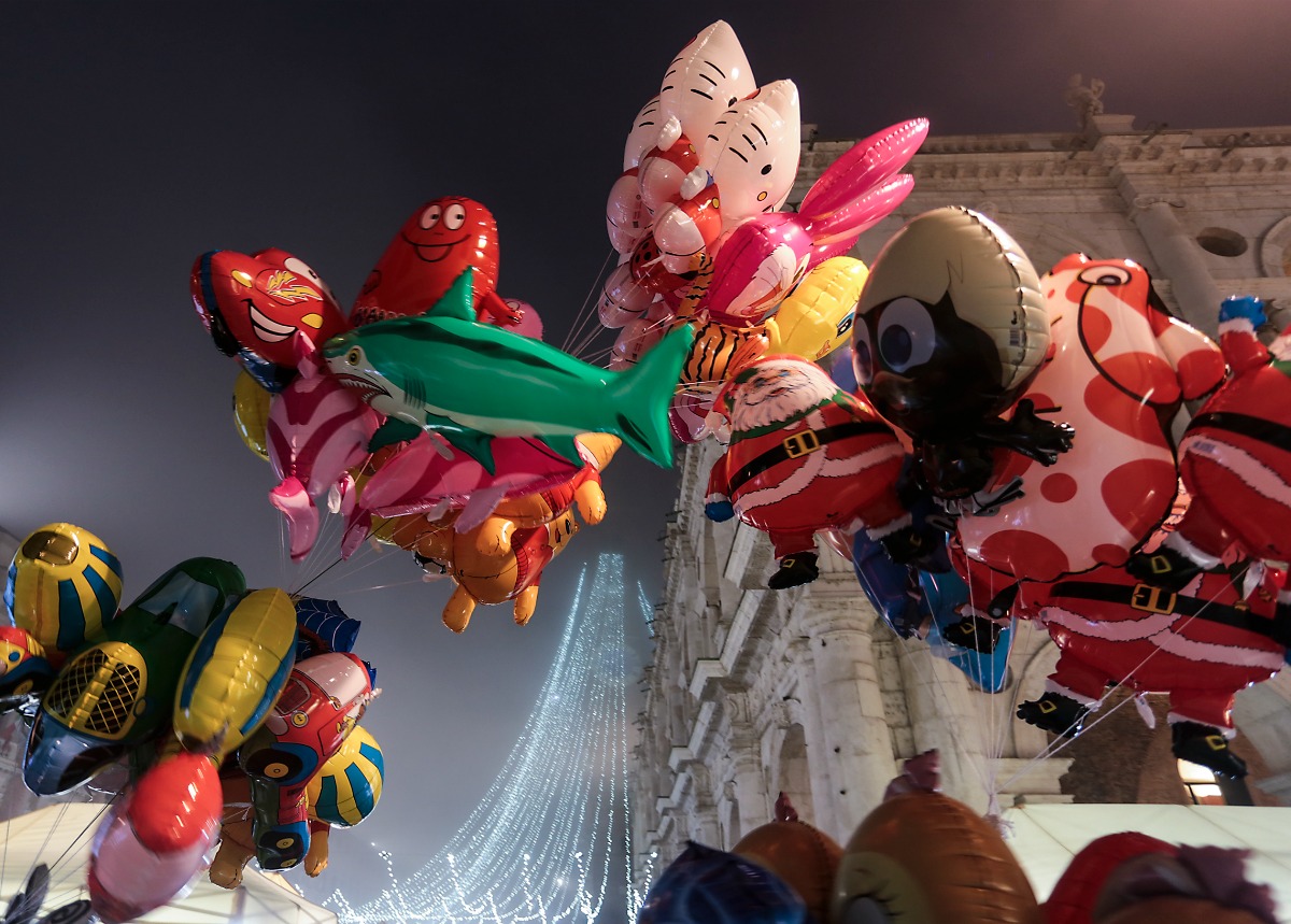 Vicenza lit by Christmas lights 2