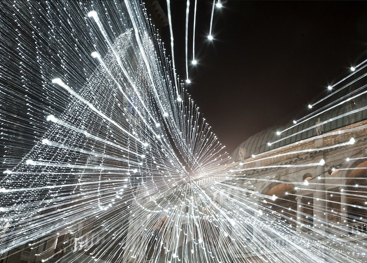 Vicenza lit by Christmas lights 4