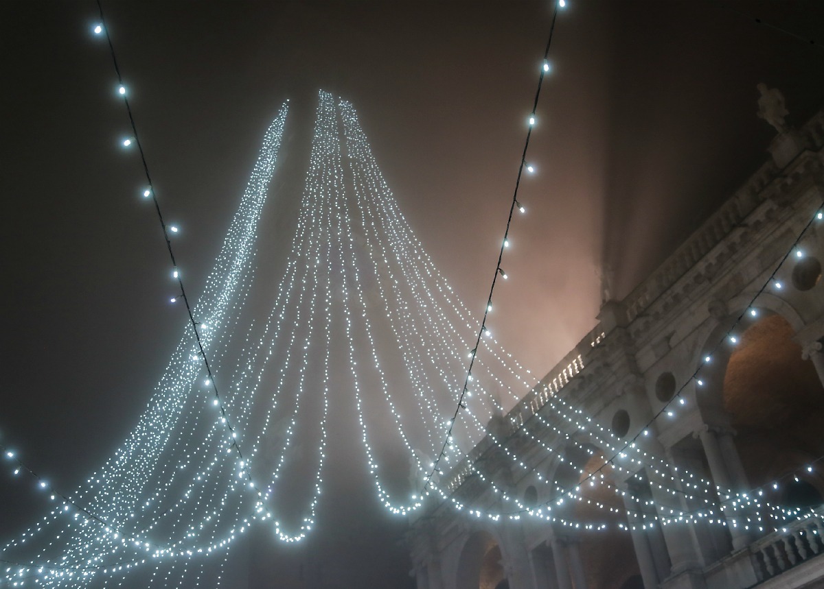 Vicenza lit by Christmas lights 5