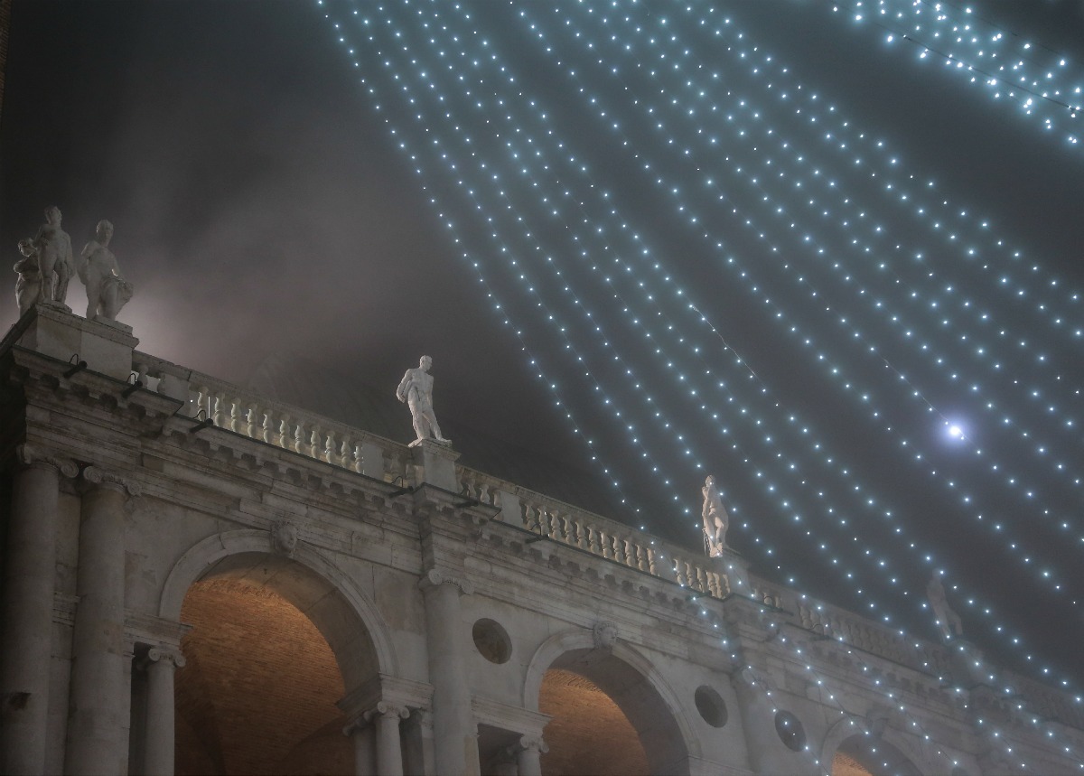 Vicenza illuminated by the lights of Christmas 6
