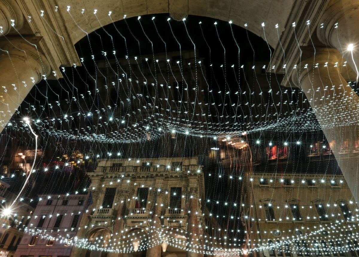 Vicenza lit by Christmas lights 9