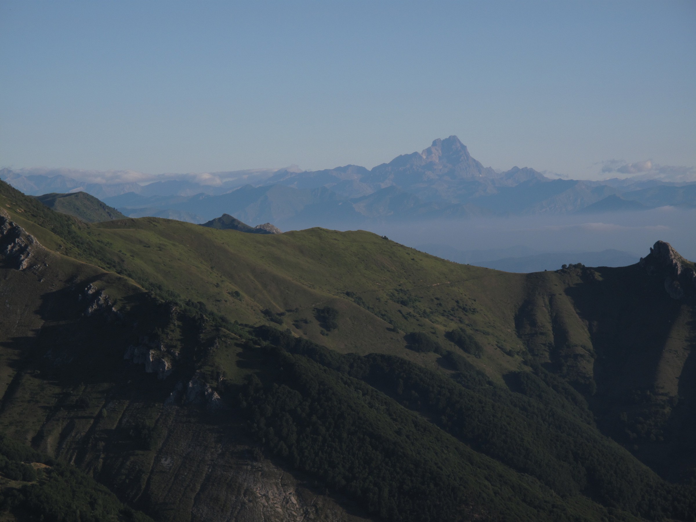 Veduta del Monviso dalla via del sale