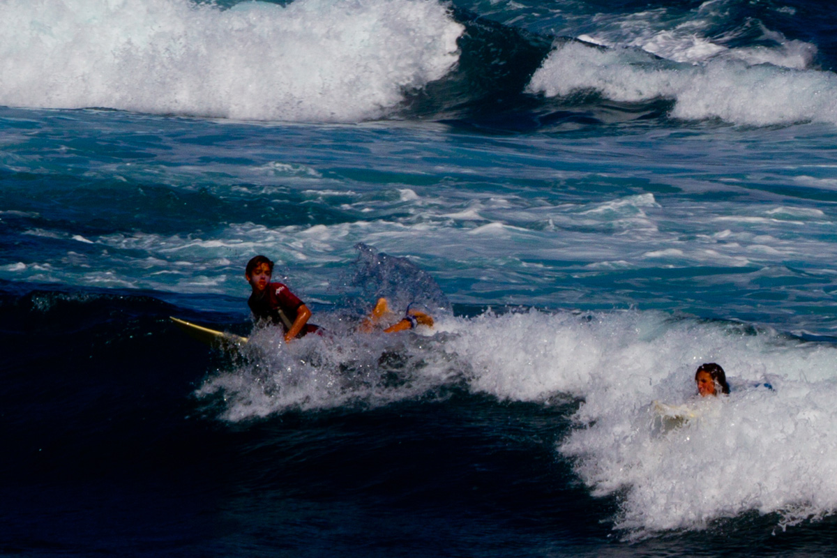Surfing in two - canon 200 mm