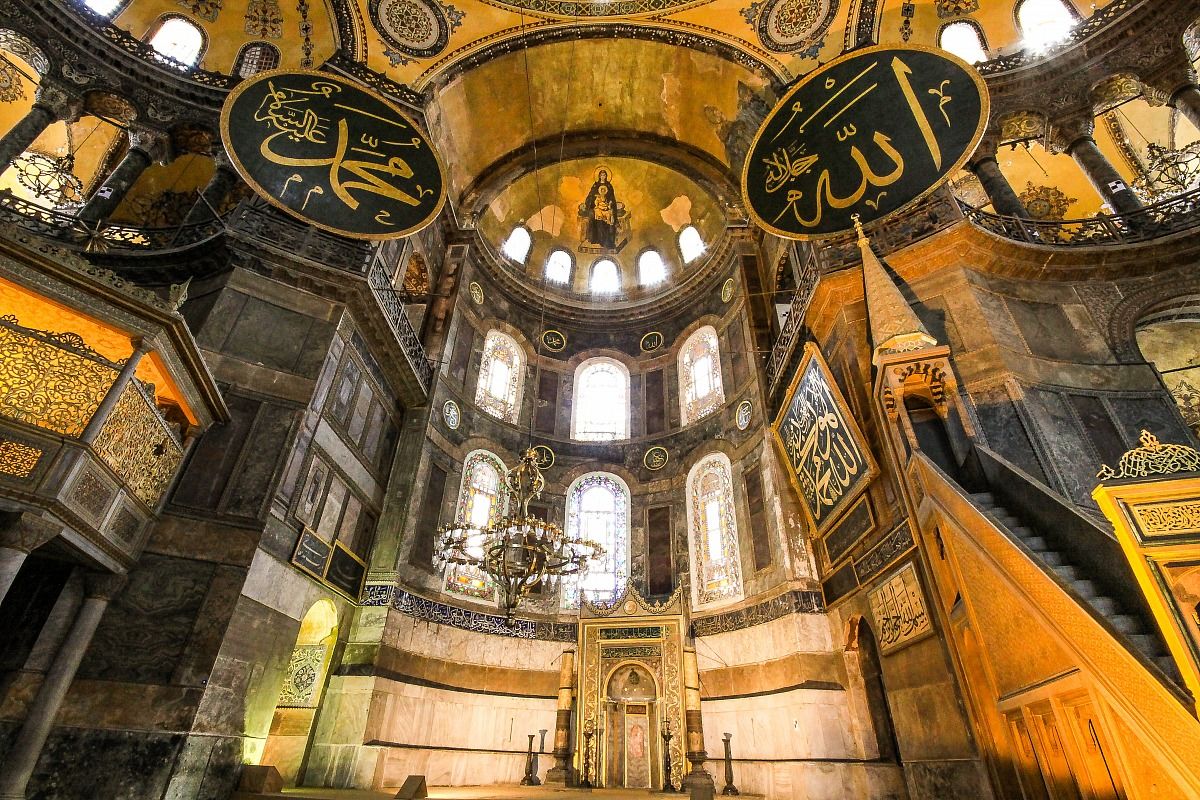 The imposing Aya Sofya